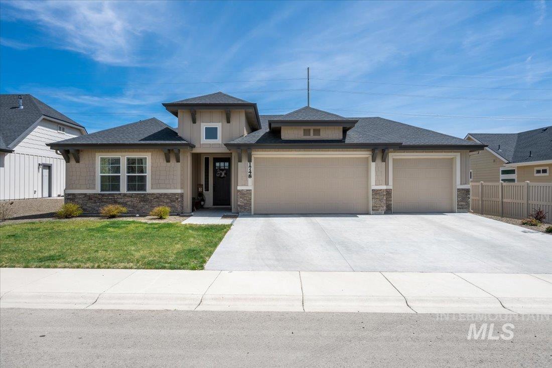 1748 Shoal Point Ave, Middleton, Idaho 83644, 4 Bedrooms, 3 Bathrooms, Residential For Sale, Price $559,900,MLS 98908280