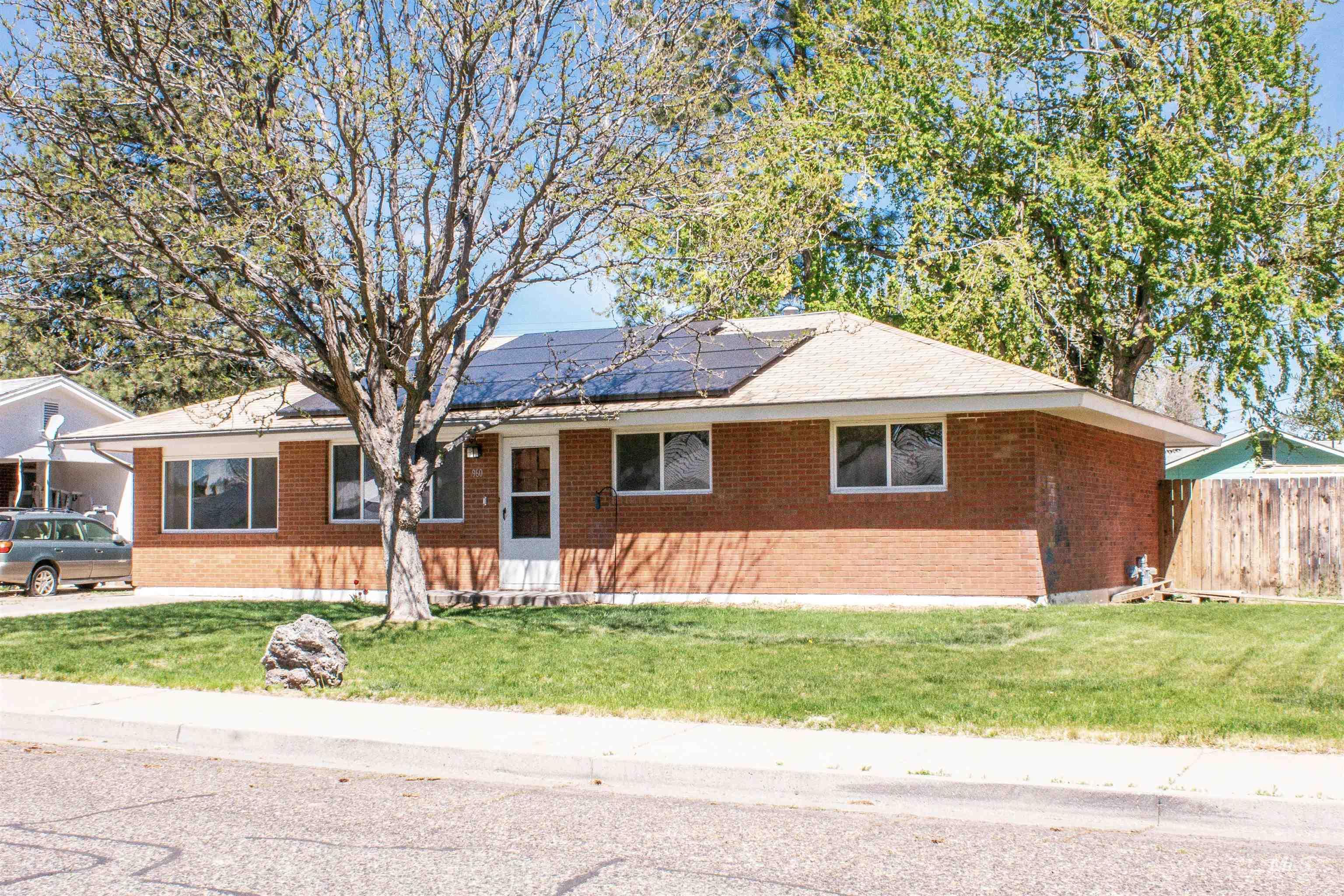 960 E 16th N, Mountain Home, Idaho 83647, 2 Bedrooms, 1 Bathroom, Residential For Sale, Price $299,900,MLS 98908304