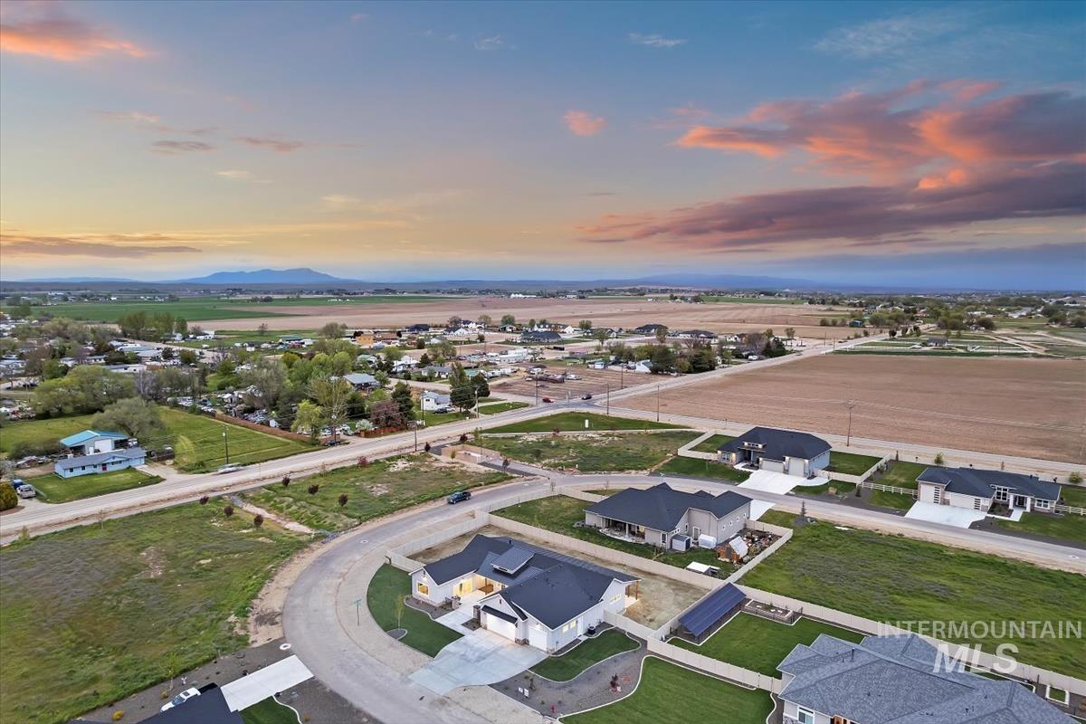 24840 Thunder Cloud St, Middleton, Idaho 83644, 3 Bedrooms, 3.5 Bathrooms, Residential For Sale, Price $887,900,MLS 98908313