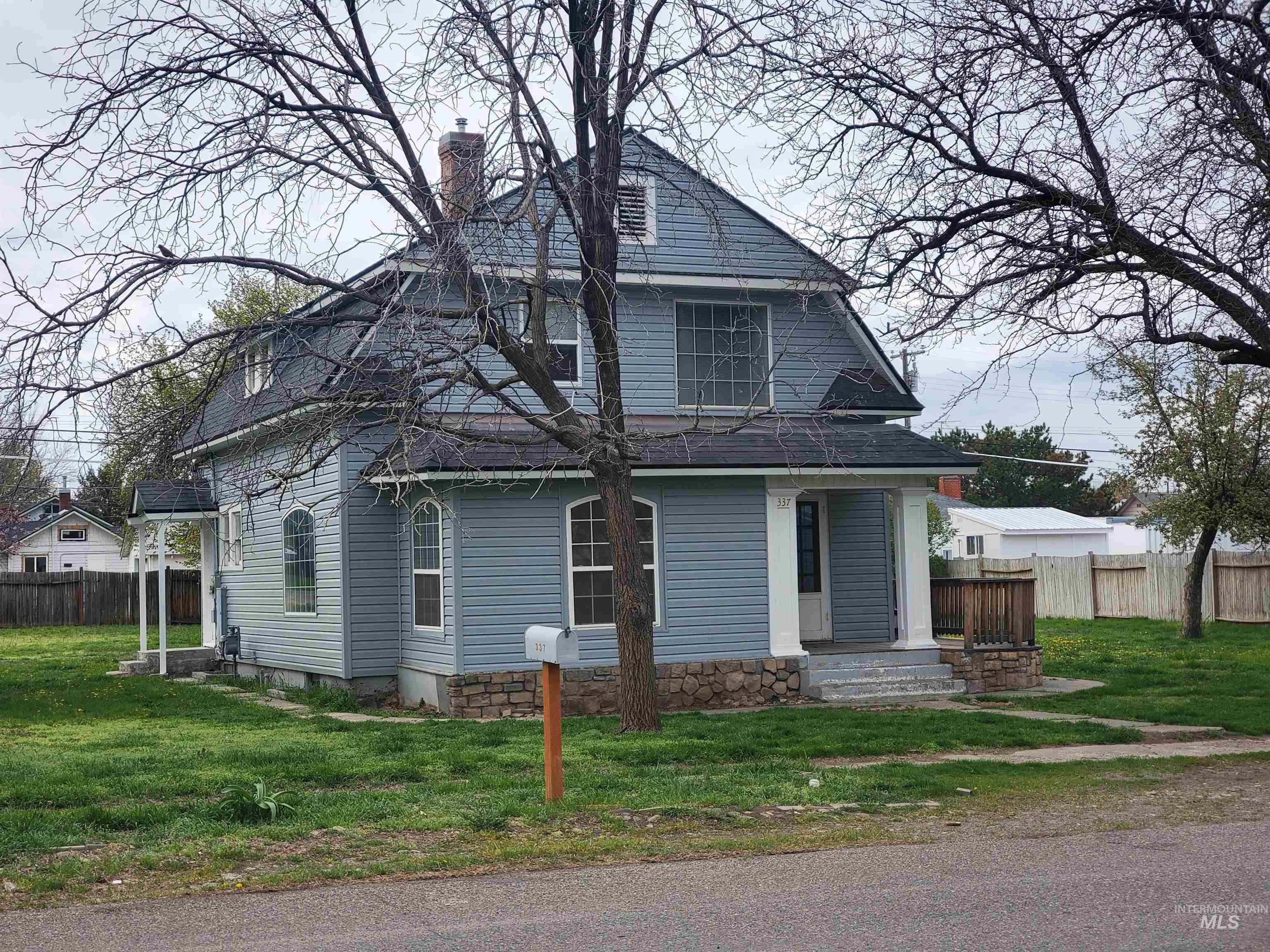 337 N Madison St E, Kimberly, Idaho 83341, 5 Bedrooms, 2 Bathrooms, Residential For Sale, Price $319,000,MLS 98908337