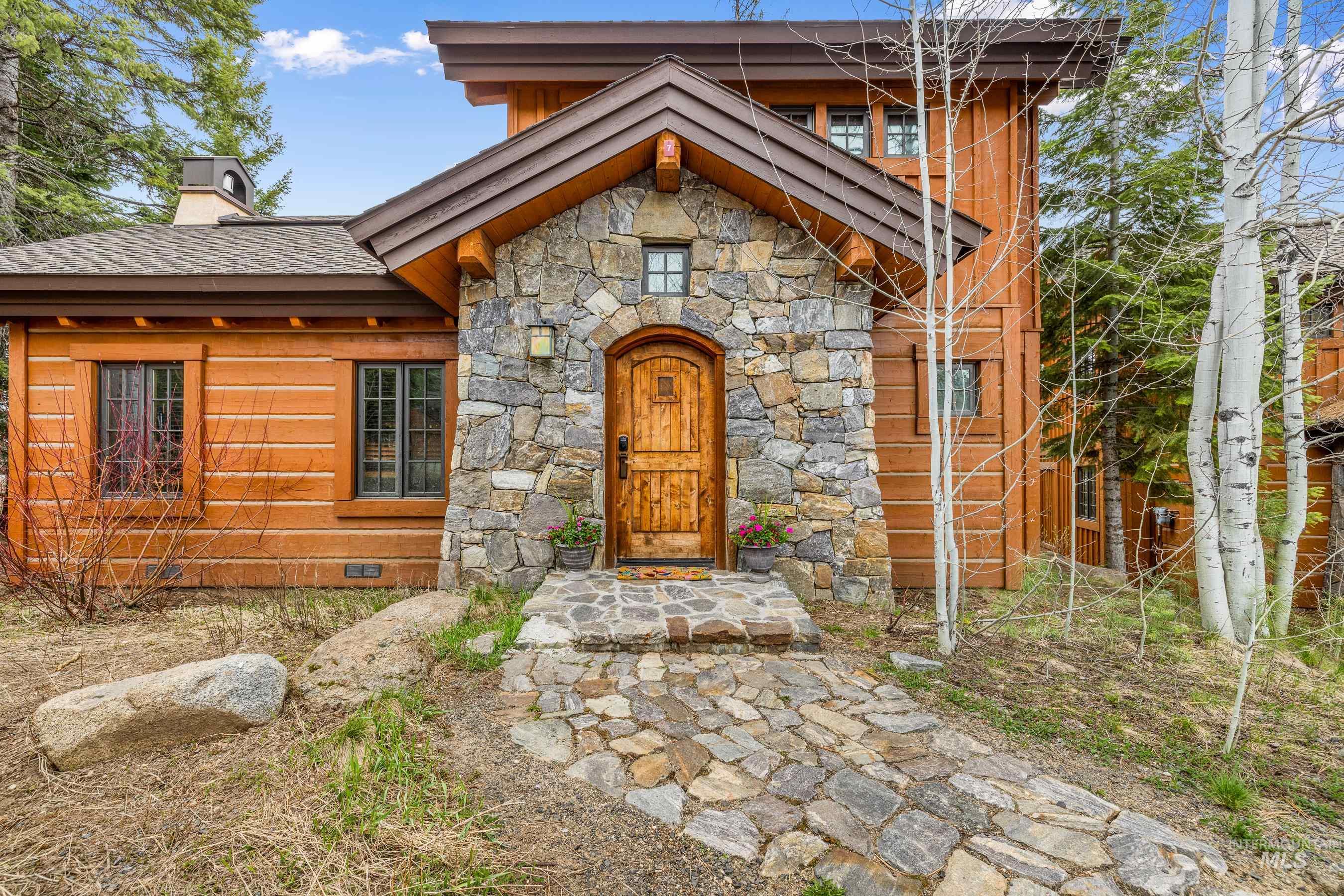 7 Rock Creek, Donnelly, Idaho 83615, 2 Bedrooms, 2.5 Bathrooms, Residential For Sale, Price $1,269,000,MLS 98908351