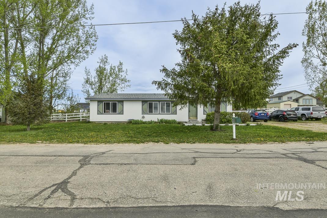 4606 Wagon Rd, Nampa, Idaho 83687, 3 Bedrooms, 2 Bathrooms, Residential For Sale, Price $299,900,MLS 98908355