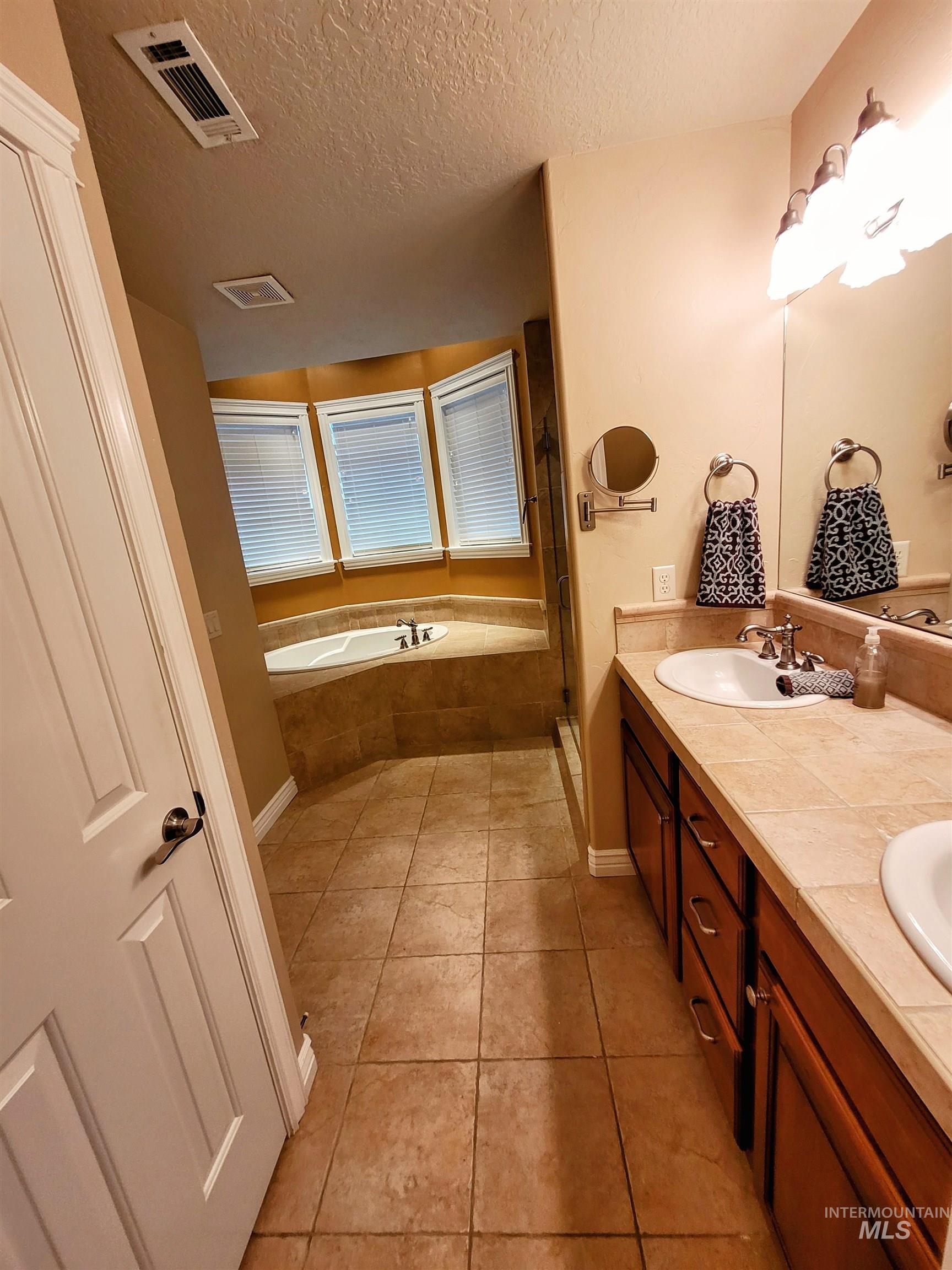 936 Winding Creek, Eagle, Idaho 83616, 4 Bedrooms, 2.5 Bathrooms, Residential For Sale, Price $590,000,MLS 98908357