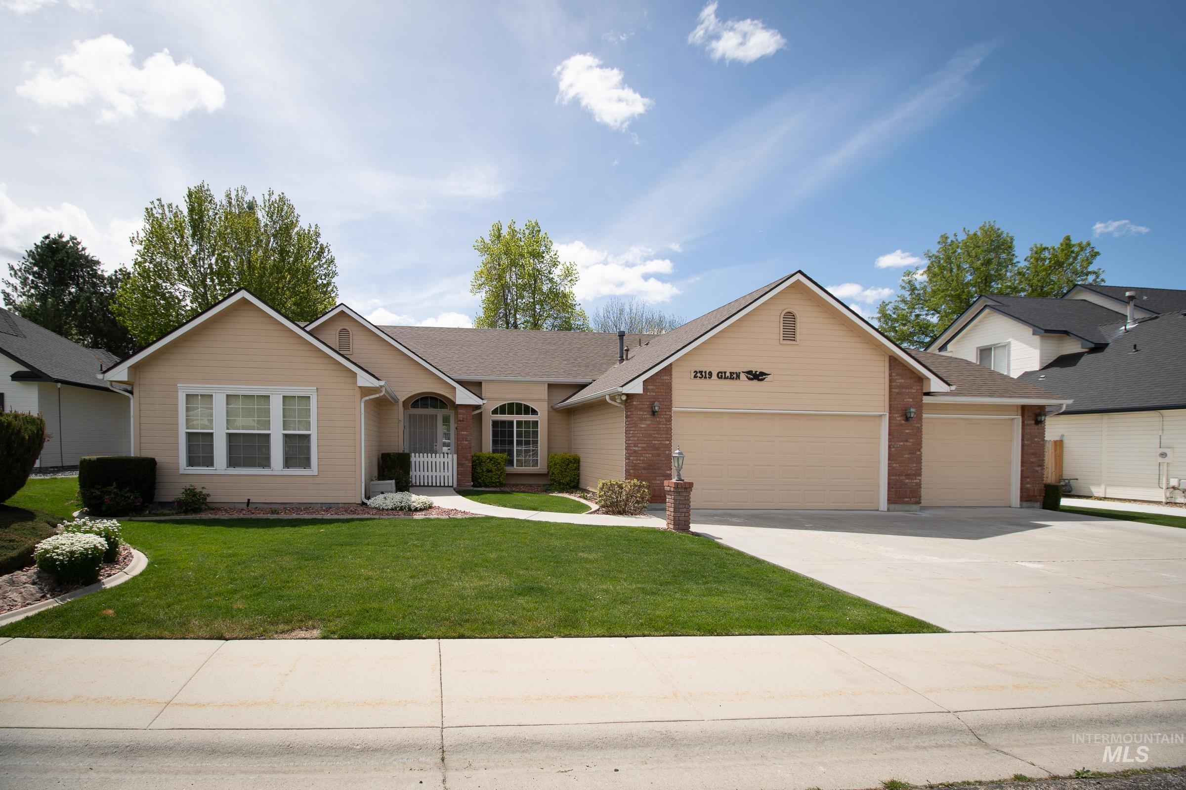 2319 E Gleneagle Dr, Eagle, Idaho 83616-5468, 3 Bedrooms, 2 Bathrooms, Residential For Sale, Price $544,900,MLS 98908372