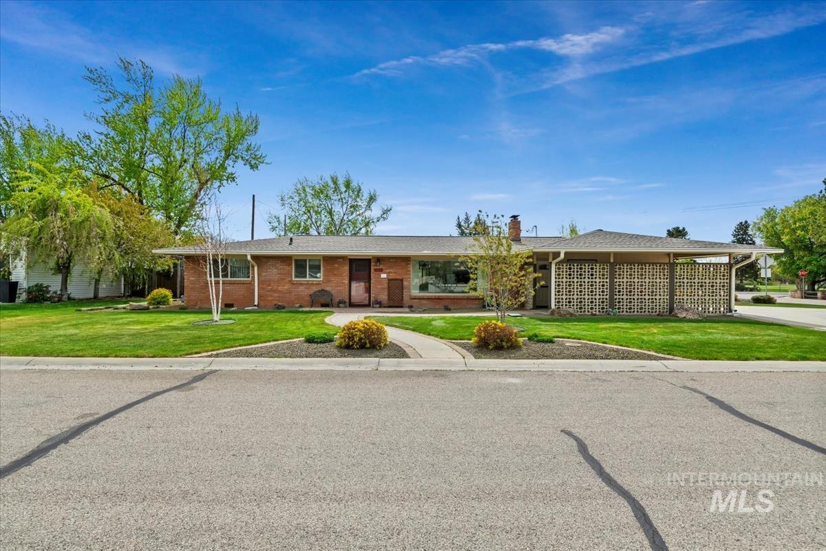 4115 W Hillcrest, Boise, Idaho 83705, 3 Bedrooms, 2 Bathrooms, Residential For Sale, Price $470,000,MLS 98908391