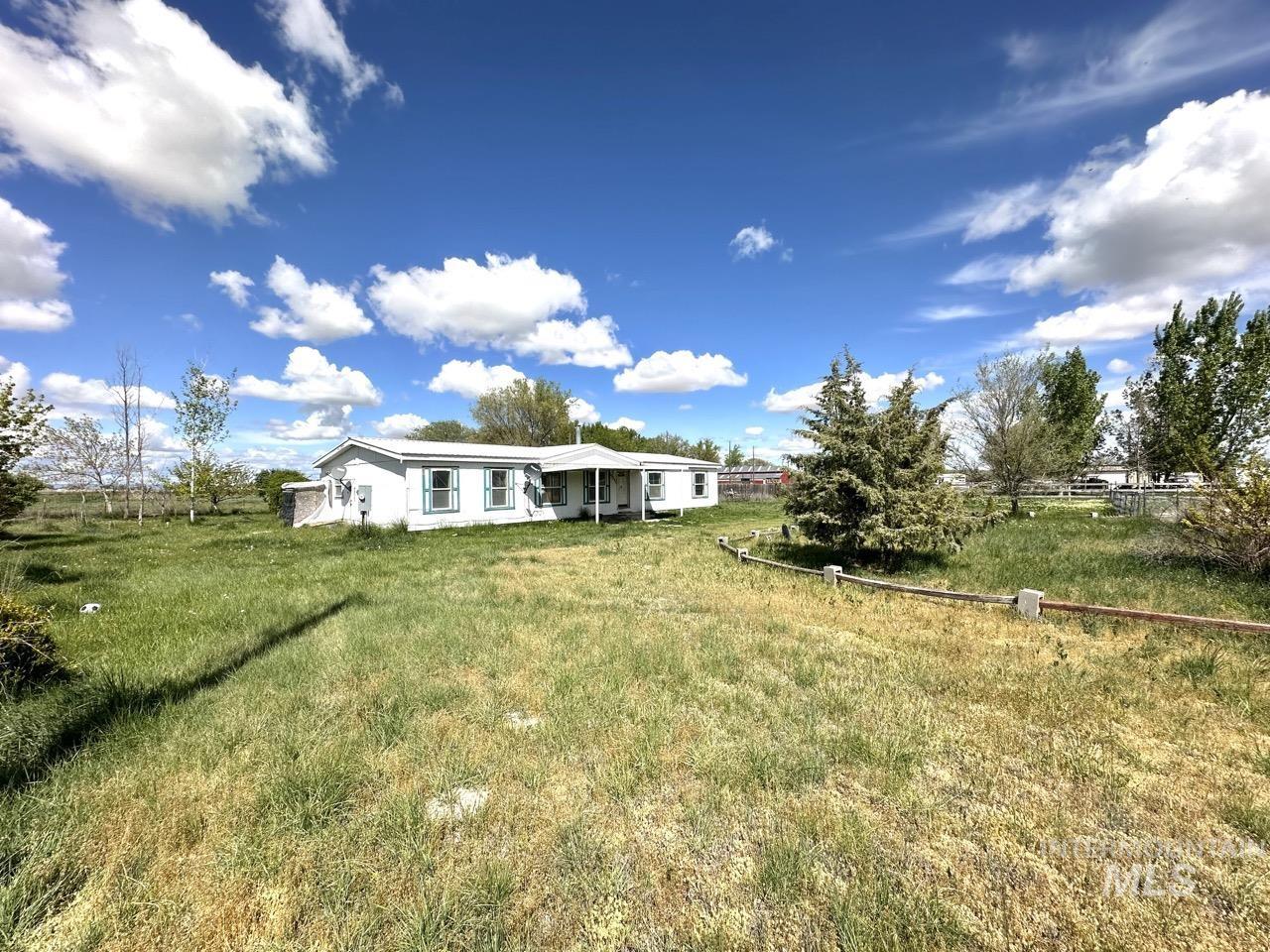 15311 Lake Shore Dr., Caldwell, Idaho 83607, 3 Bedrooms, 2 Bathrooms, Residential For Sale, Price $340,000,MLS 98908447