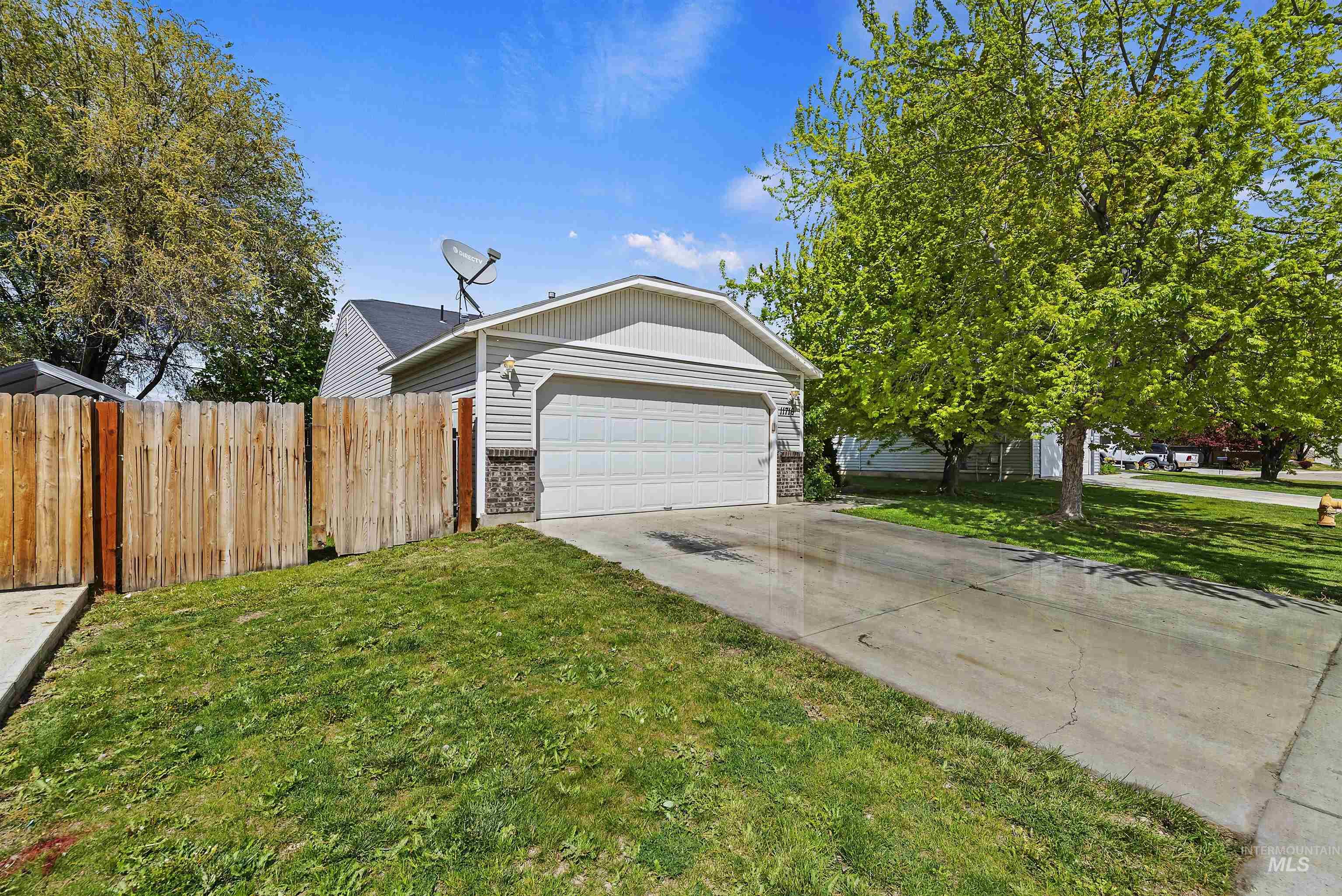 11716 W Bachelor Ct, Nampa, Idaho 83651, 3 Bedrooms, 2 Bathrooms, Residential For Sale, Price $360,000,MLS 98908452