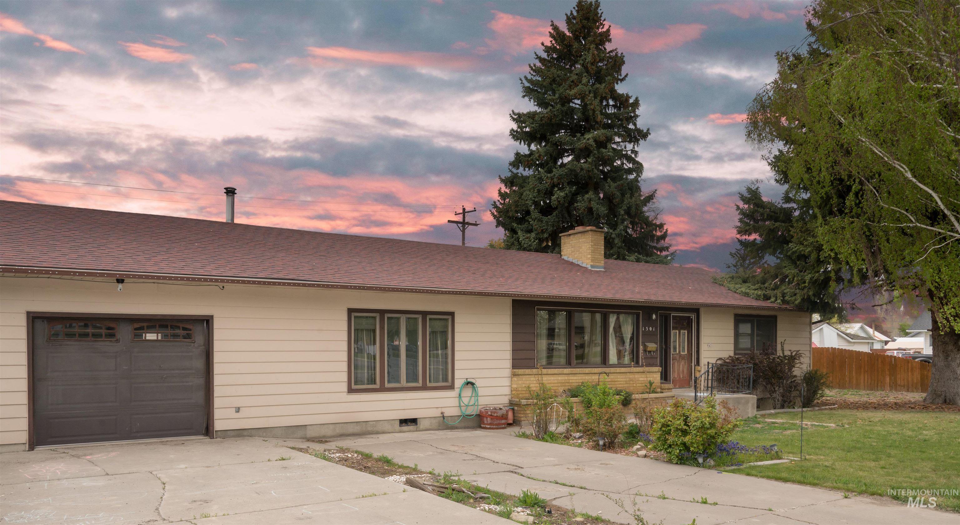 1301 Main Street, Gooding, Idaho 83330, 4 Bedrooms, 3 Bathrooms, Residential For Sale, Price $374,900,MLS 98908459