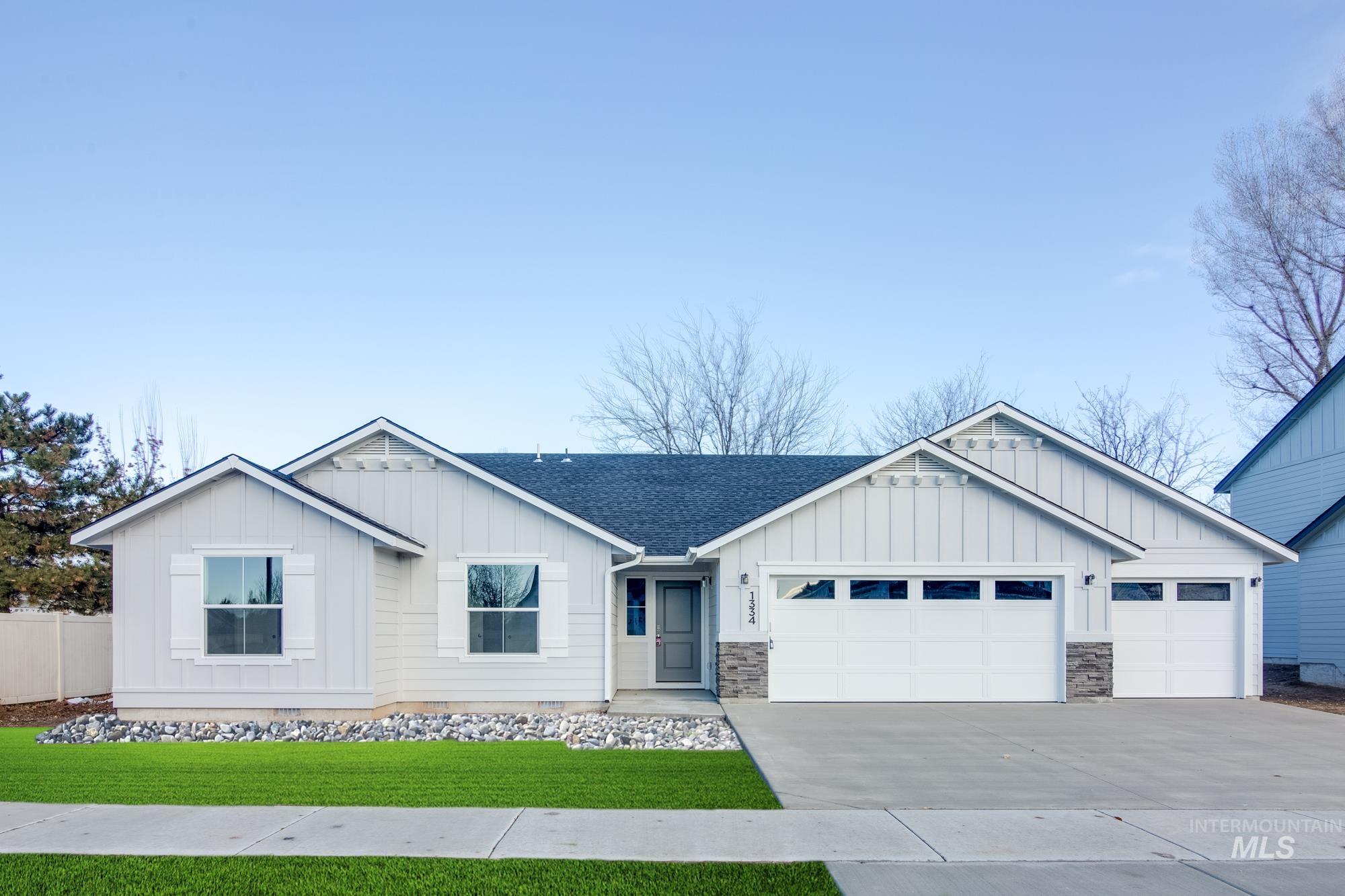 307 Golden Citrine Ave., Caldwell, Idaho 83605, 4 Bedrooms, 2 Bathrooms, Residential For Sale, Price $419,990,MLS 98908529