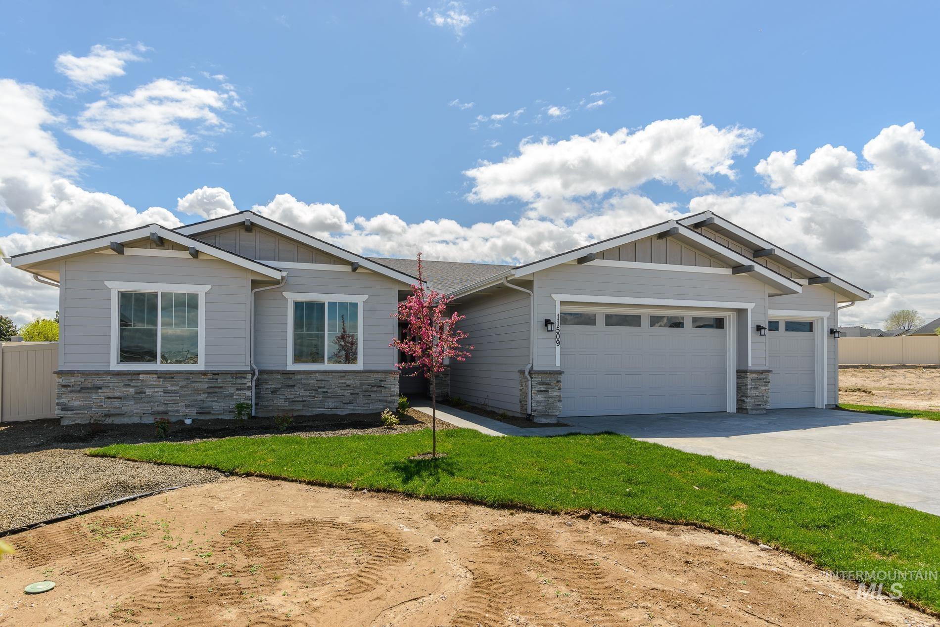 11013 W Threadgrass St, Star, Idaho 83669, 3 Bedrooms, 2 Bathrooms, Residential For Sale, Price $574,995,MLS 98908551