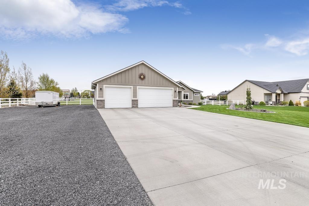 2465 E 3719 N, Twin Falls, Idaho 83301, 3 Bedrooms, 3 Bathrooms, Residential For Sale, Price $699,900,MLS 98908556