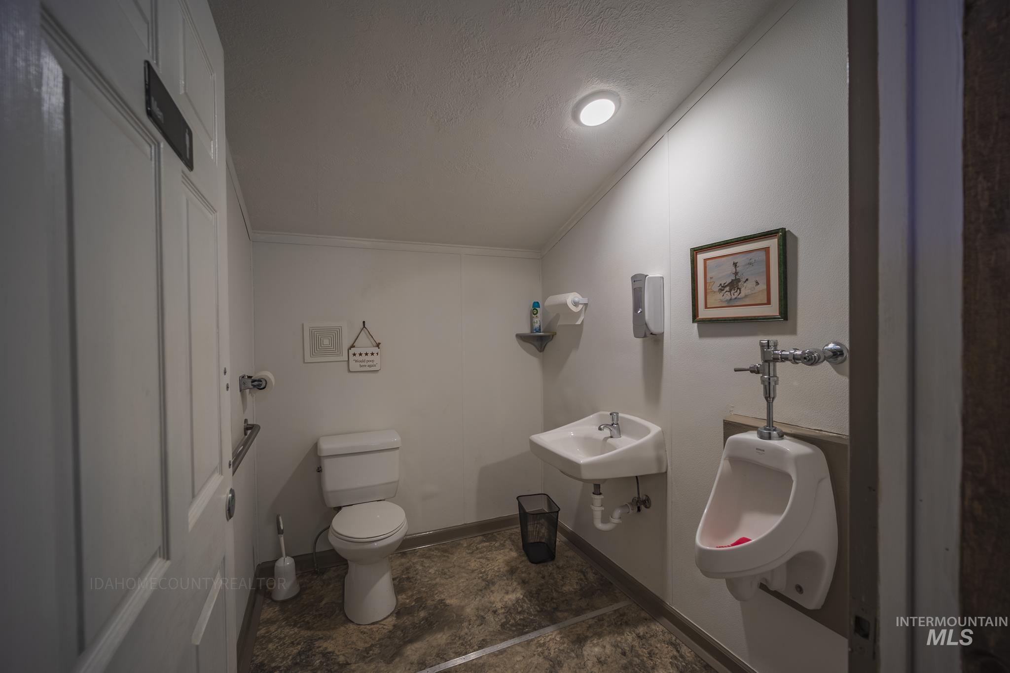 308 Main St., Elk City, Idaho 83525, 1 Bedroom, 2 Bathrooms, Residential Income For Sale, Price $227,000, 98908626