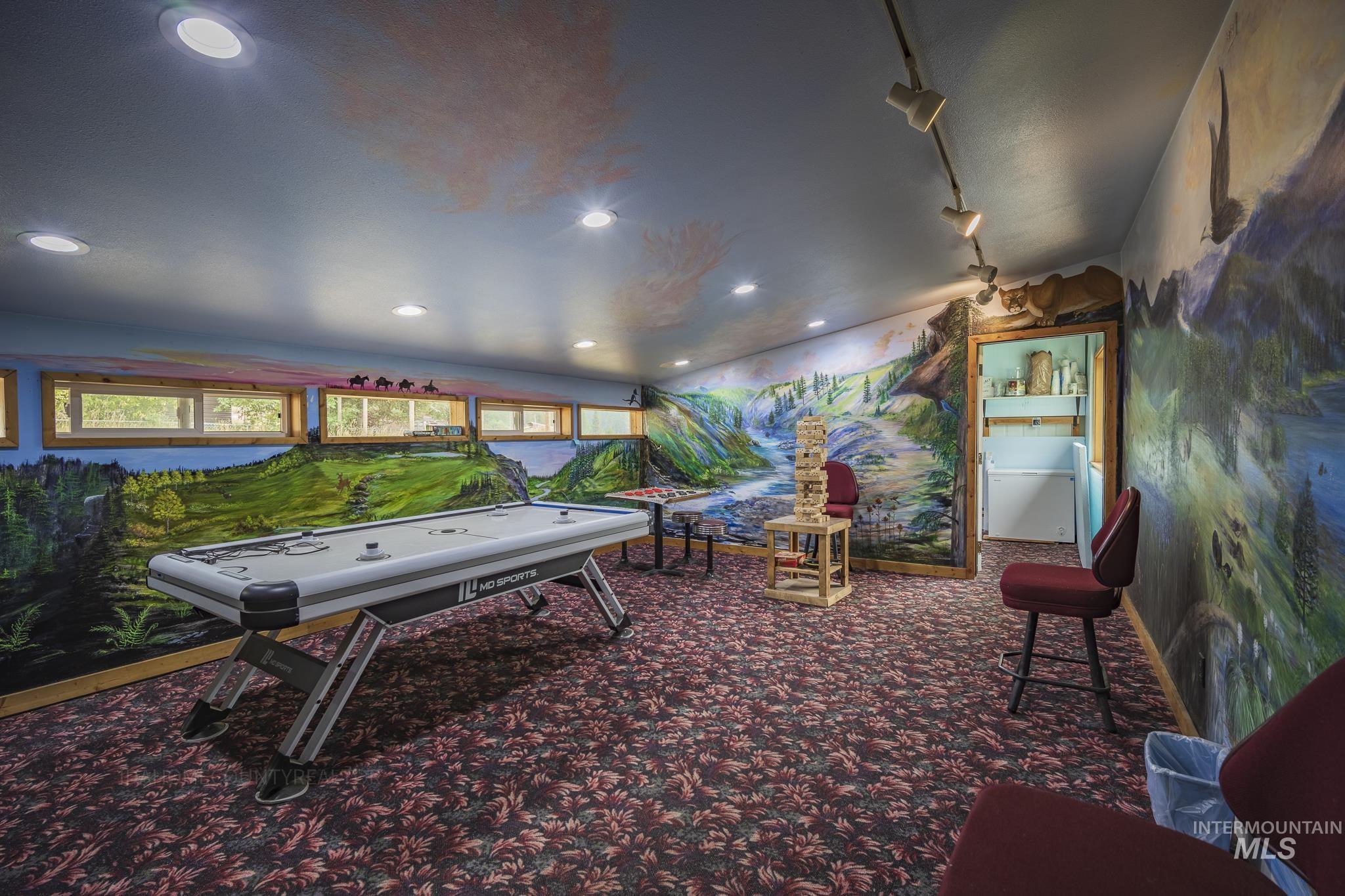 308 Main St., Elk City, Idaho 83525, 1 Bedroom, 2 Bathrooms, Residential Income For Sale, Price $227,000, 98908626