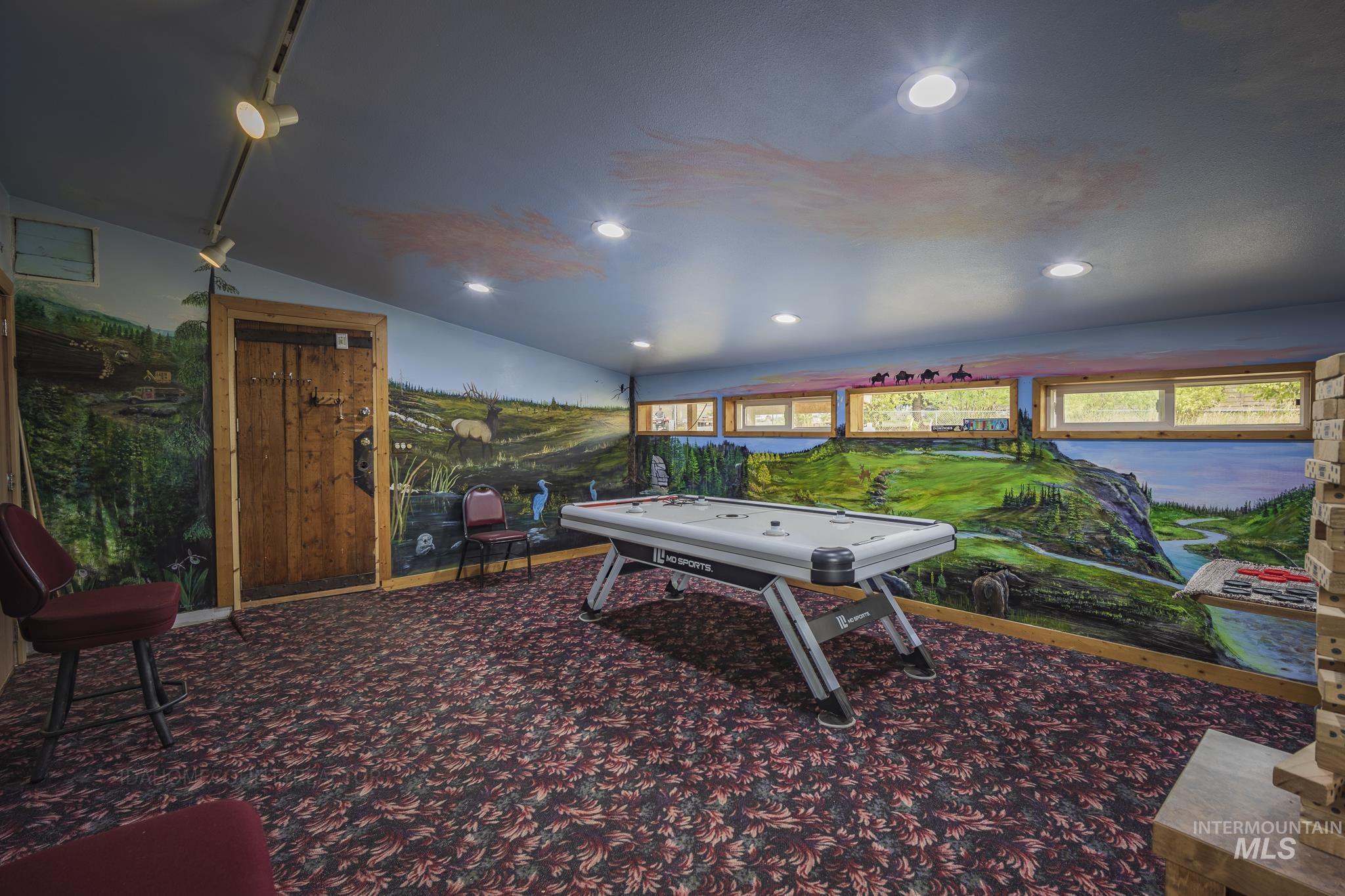 308 Main St., Elk City, Idaho 83525, 1 Bedroom, 2 Bathrooms, Residential Income For Sale, Price $227,000, 98908626