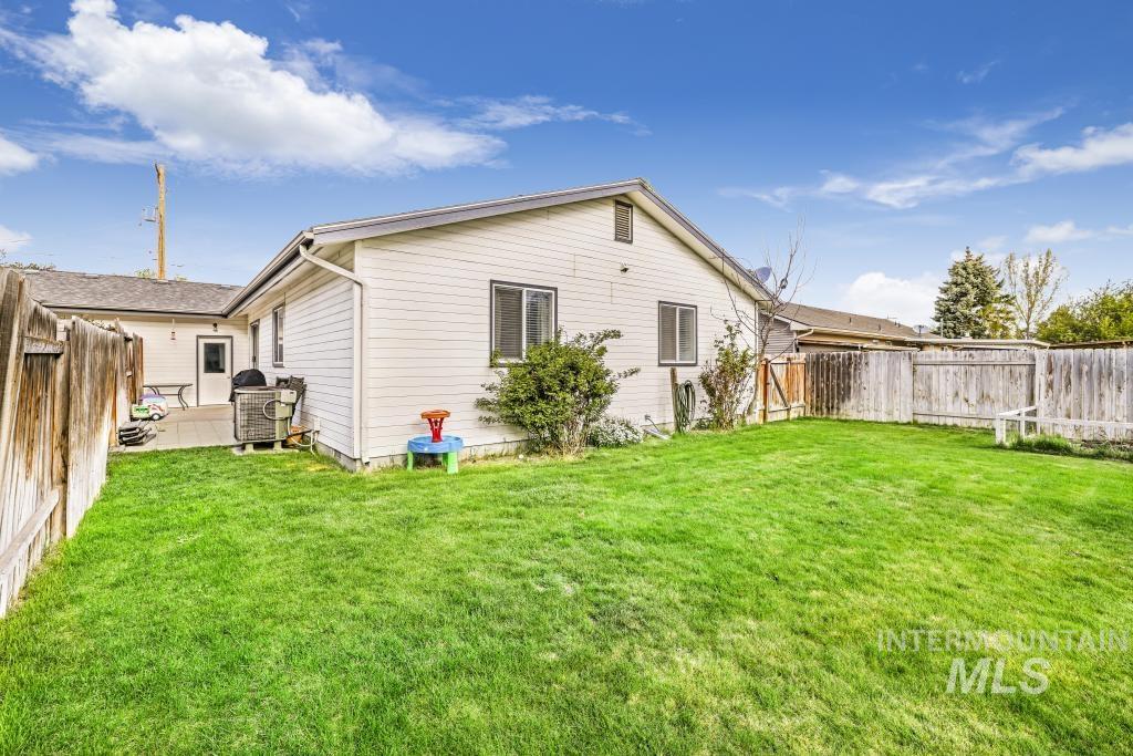 830 Wendell Street, Twin Falls, Idaho 83301, 3 Bedrooms, 2 Bathrooms, Residential For Sale, Price $309,000,MLS 98908632