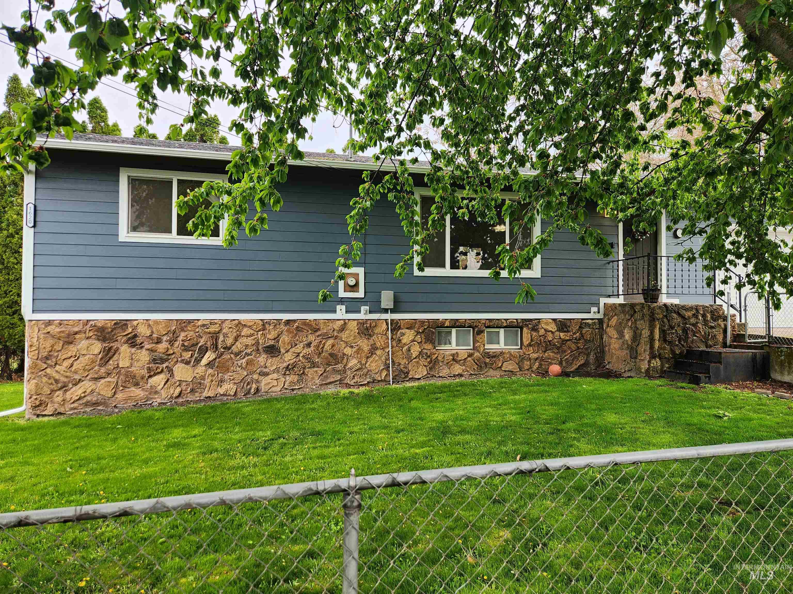 1620 Burrell Ave, Lewiston, Idaho 83501, 4 Bedrooms, 2 Bathrooms, Residential For Sale, Price $394,900,MLS 98908639
