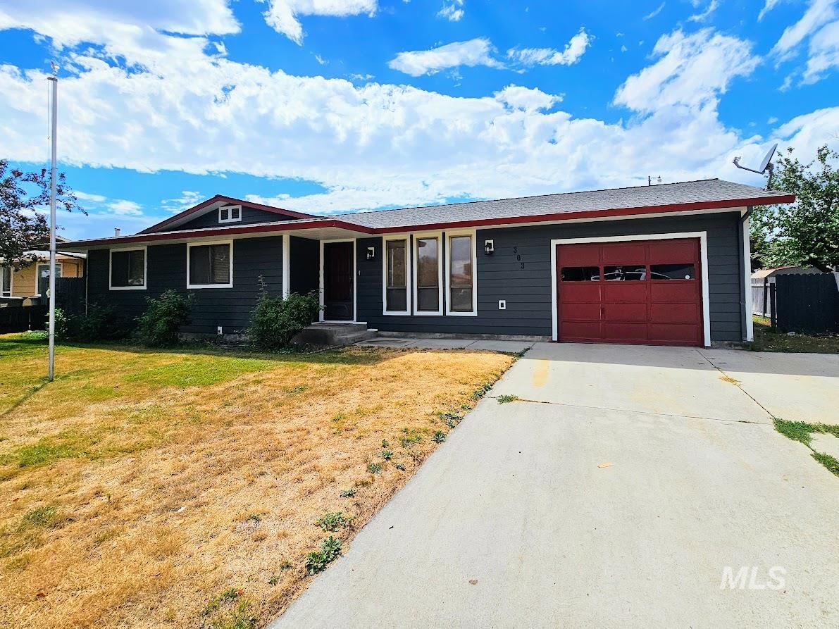 303 S 5Th St, Homedale, Idaho 83628, 3 Bedrooms, 2 Bathrooms, Residential For Sale, Price $330,000,MLS 98908745