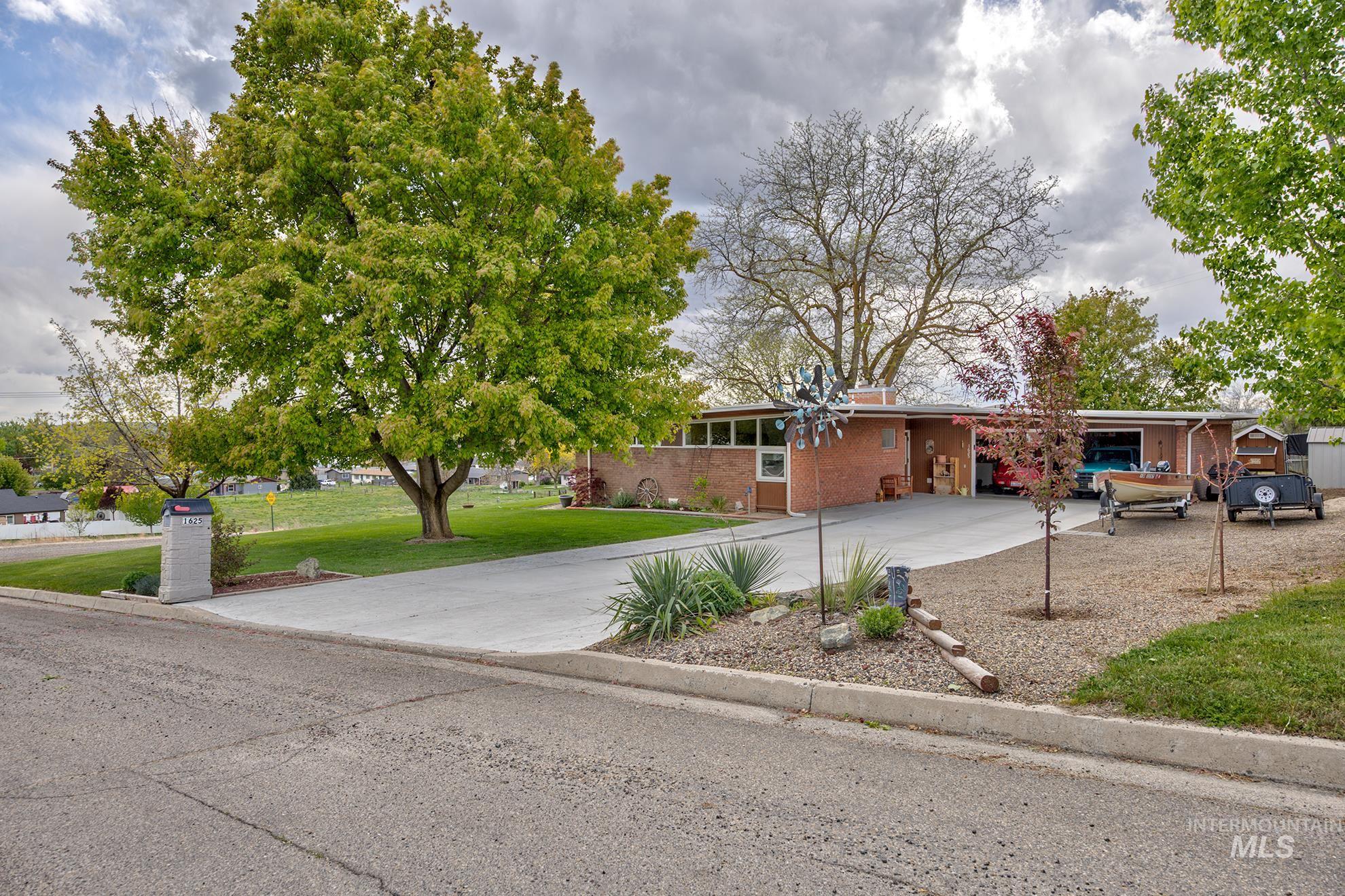 1625 Fairmont Drive, Weiser, Idaho 83672, 3 Bedrooms, 2 Bathrooms, Residential For Sale, Price $369,000,MLS 98908784