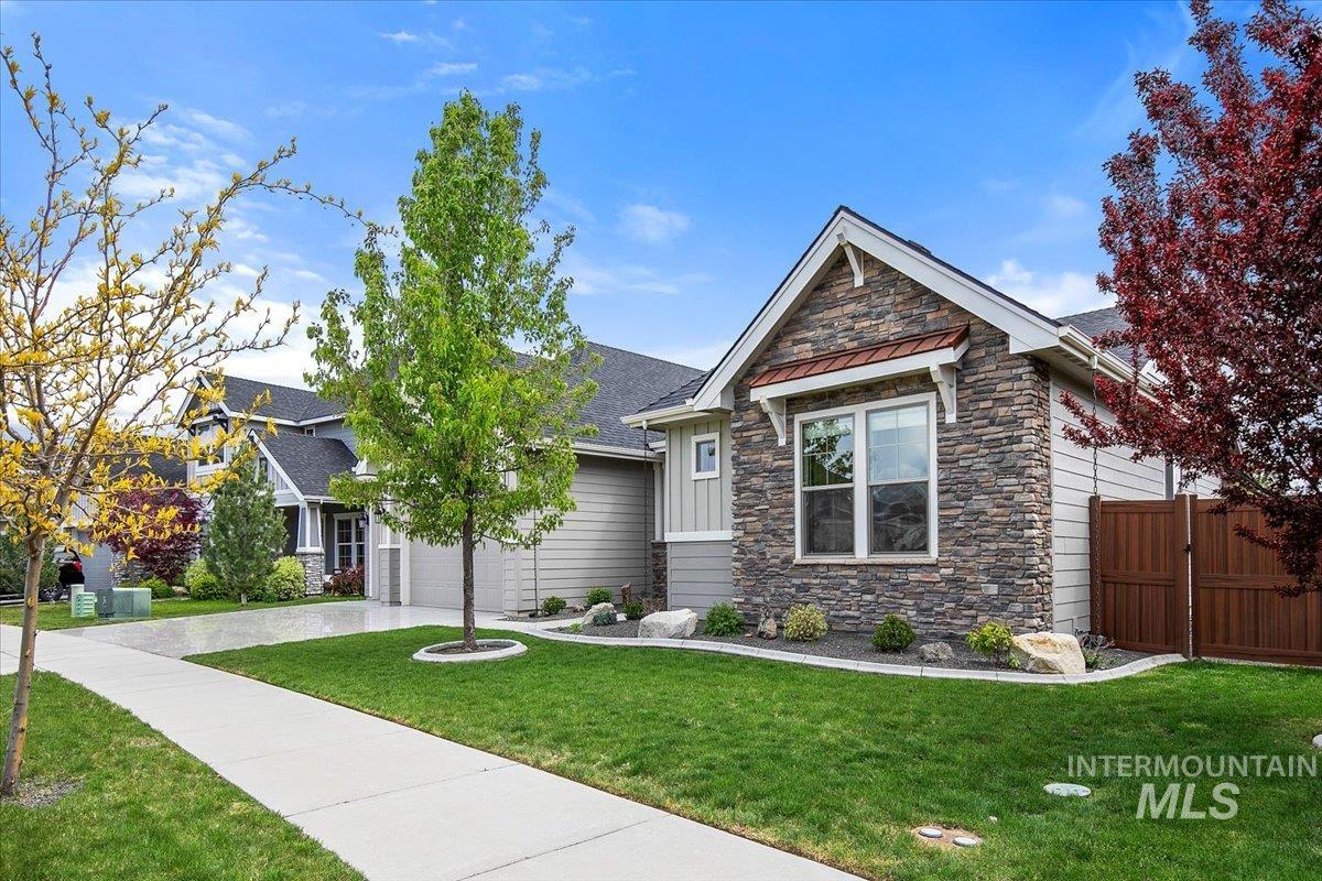 5727 W Venetian Dr, Eagle, Idaho 83616, 3 Bedrooms, 2.5 Bathrooms, Residential For Sale, Price $975,000,MLS 98908851