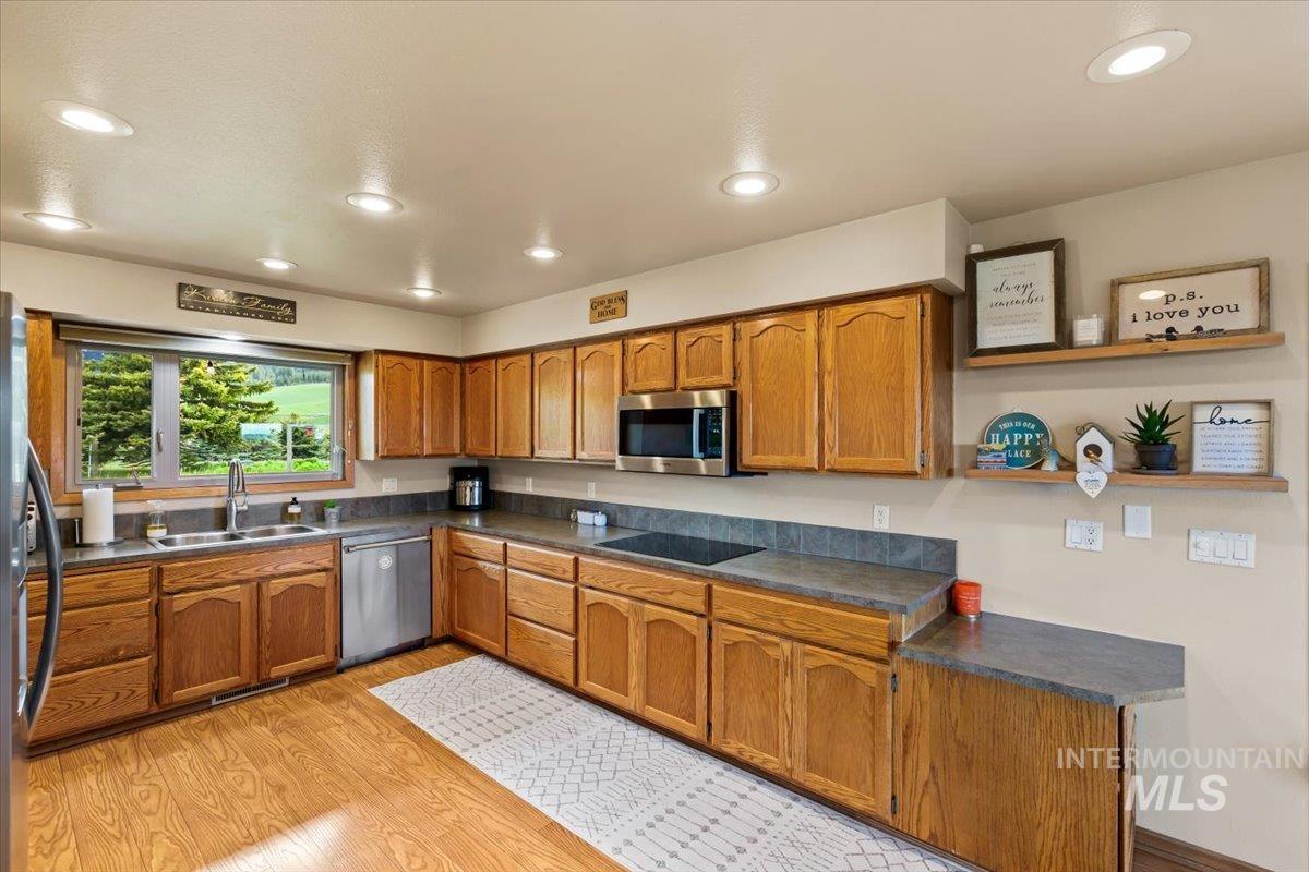 1019 Nearing Rd, Moscow, Idaho 83843, 3 Bedrooms, 4 Bathrooms, Residential For Sale, Price $1,275,000,MLS 98908889