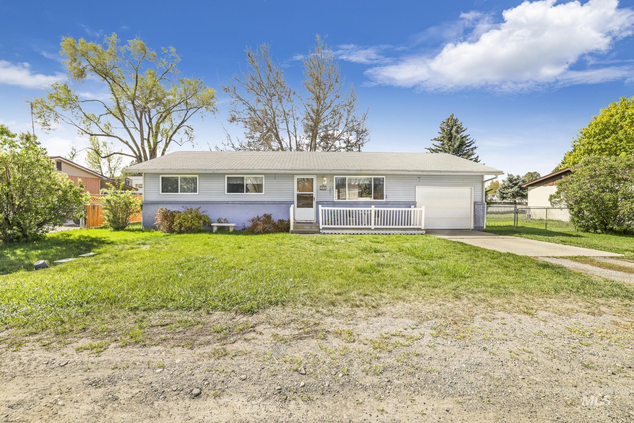 215 Rice Avenue, Gooding, Idaho 83330, 3 Bedrooms, 1 Bathroom, Residential For Sale, Price $239,900,MLS 98908921
