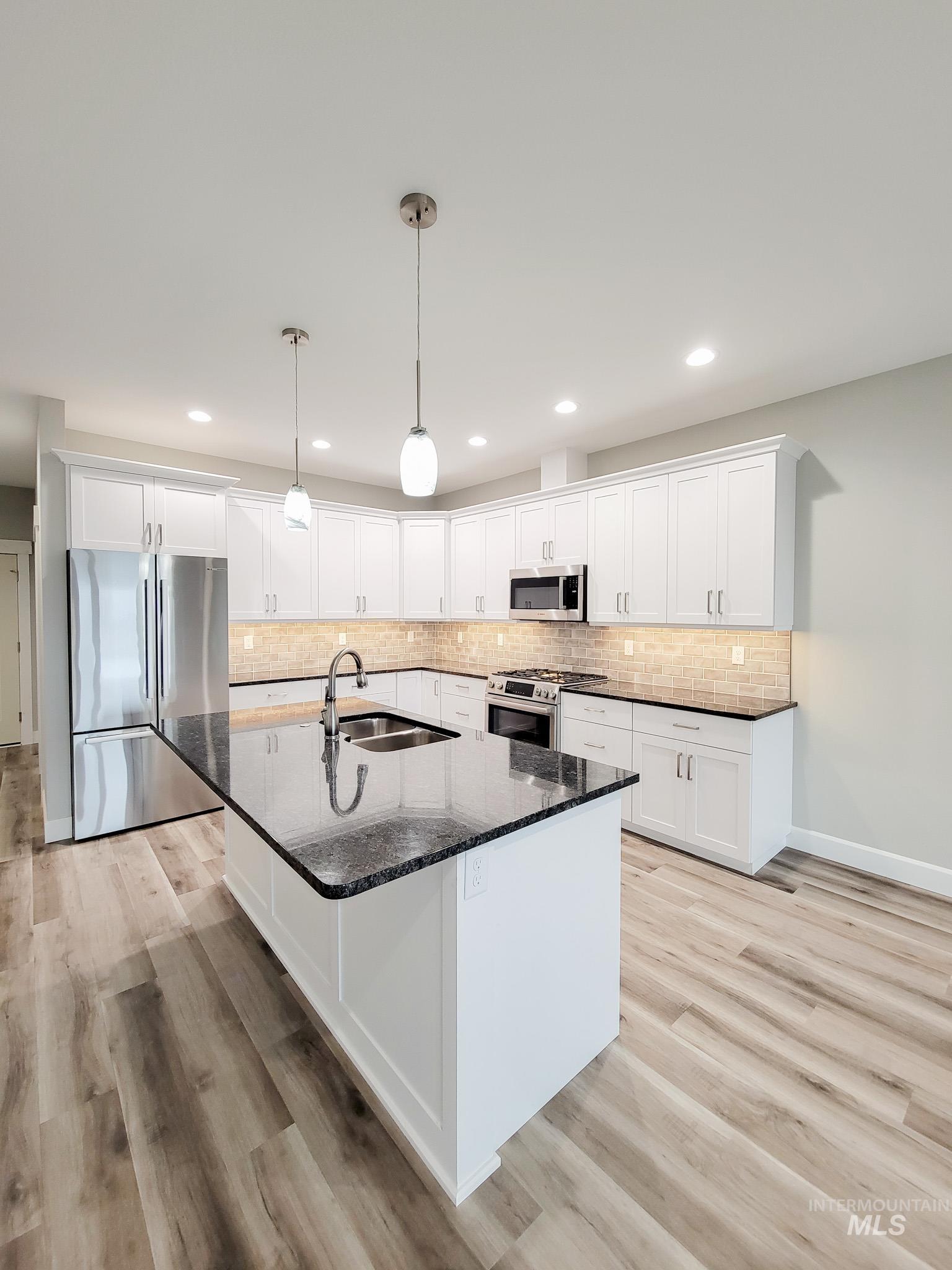 2113 Powers Ave, Lewiston, Idaho 83501, 2 Bedrooms, 2 Bathrooms, Residential For Sale, Price $399,900, 98908934