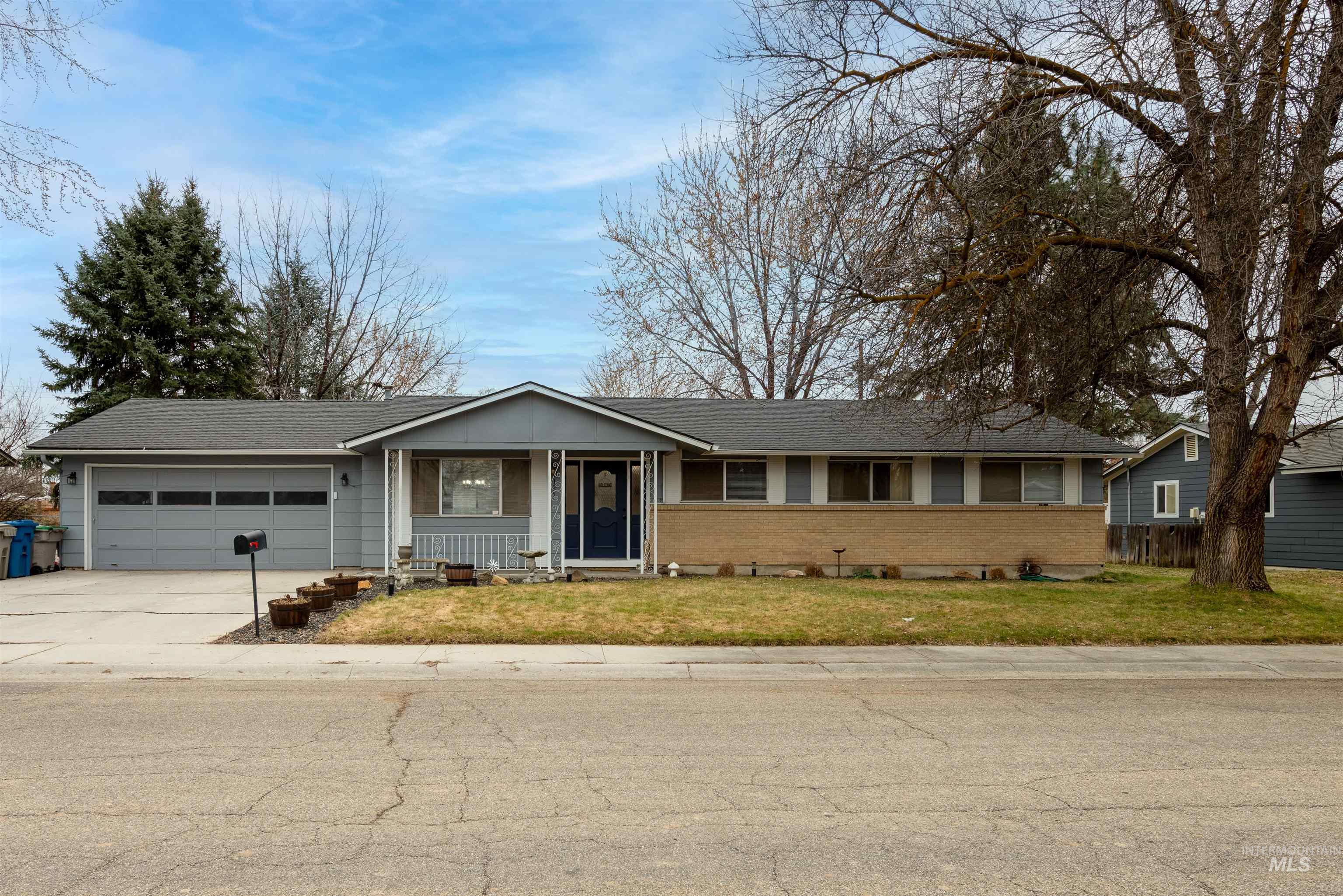 9125 W Holt Street, Boise, Idaho 83704, 3 Bedrooms, 2 Bathrooms, Residential For Sale, Price $425,000,MLS 98908939