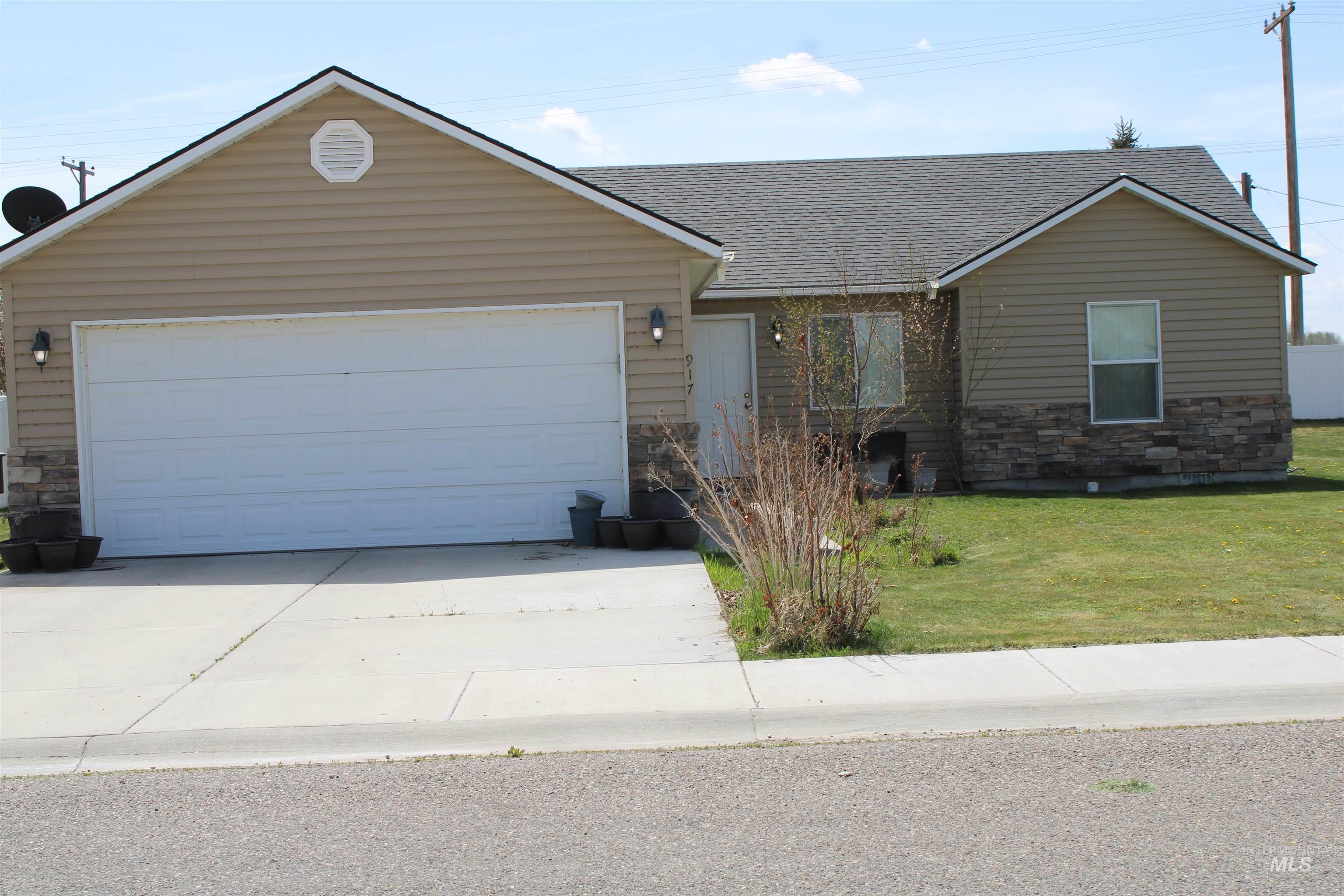 917 Zion St, Burley, Idaho 83318, 3 Bedrooms, 2 Bathrooms, Residential For Sale, Price $286,000,MLS 98909005