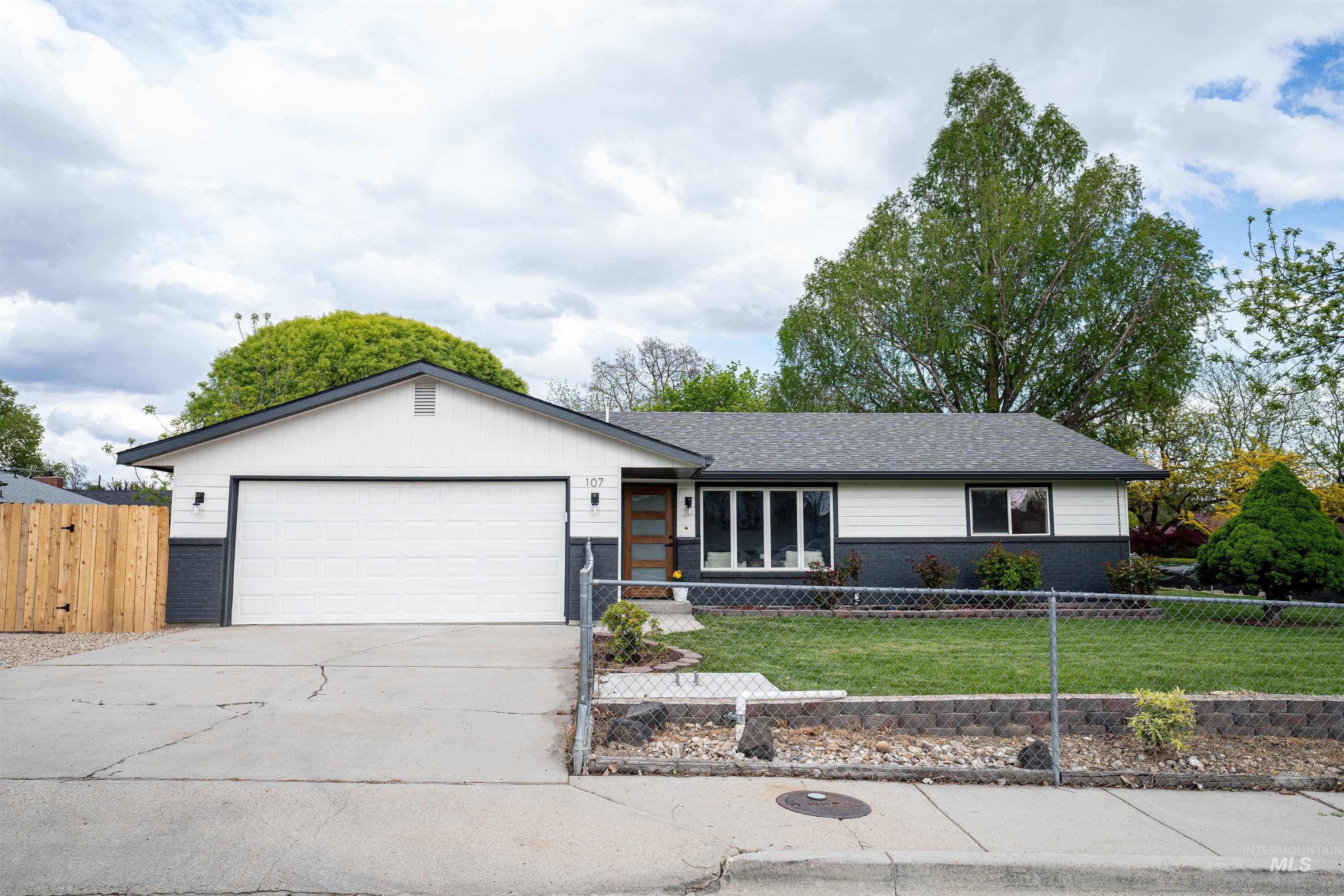 107 S Homedale Ave, Caldwell, Idaho 83605, 3 Bedrooms, 2 Bathrooms, Residential For Sale, Price $375,000,MLS 98909028