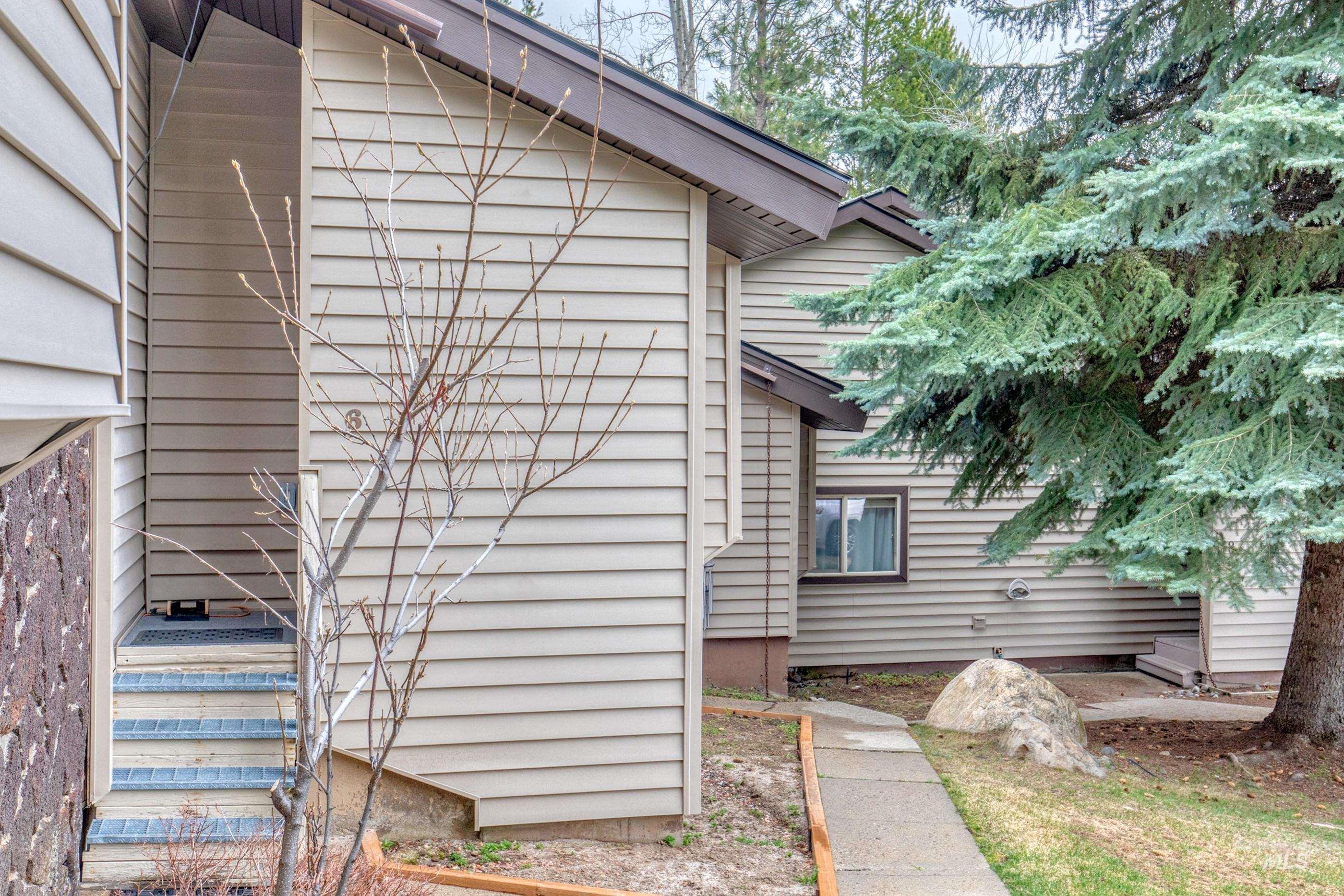 129 Stibnite Ave, McCall, Idaho 83638, 2 Bedrooms, 1.5 Bathrooms, Residential For Sale, Price $450,000,MLS 98909200