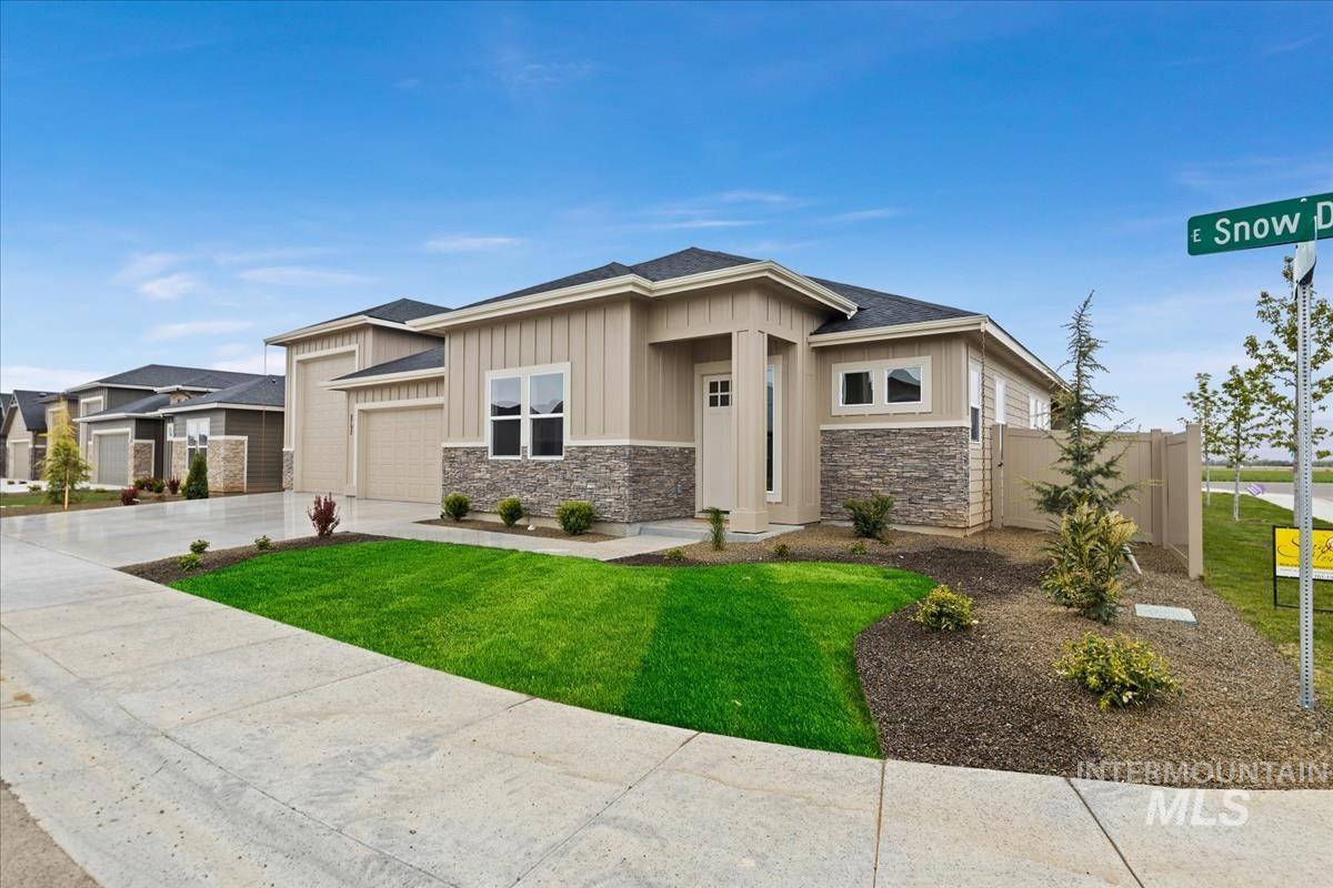 8792 E Snow Drop St., Nampa, Idaho 83687, 3 Bedrooms, 2 Bathrooms, Residential For Sale, Price $659,900,MLS 98909205