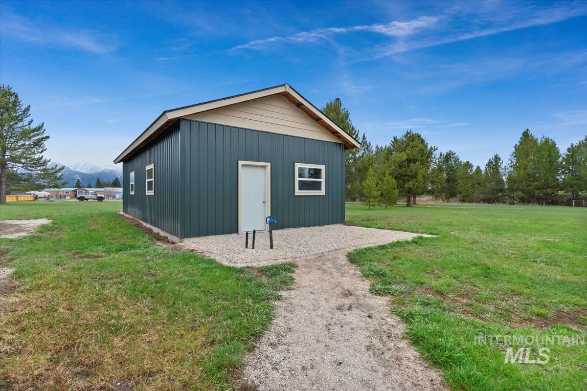 11092 Cone Ct, Cascade, Idaho 83611-5210, 3 Bedrooms, 2.5 Bathrooms, Residential For Sale, Price $819,900,MLS 98909212