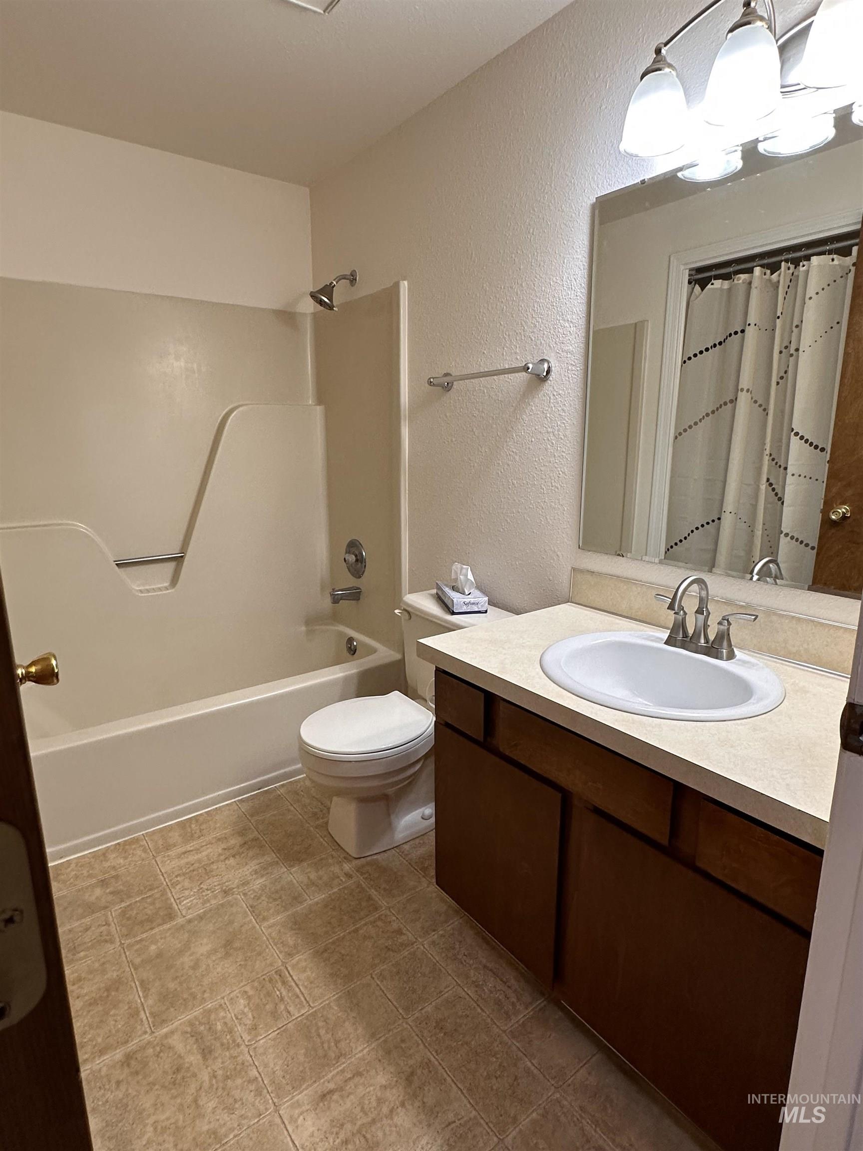 6526 Douglas, Boise, Idaho 83704, 2 Bedrooms, 1 Bathroom, Residential For Sale, Price $289,500,MLS 98909220
