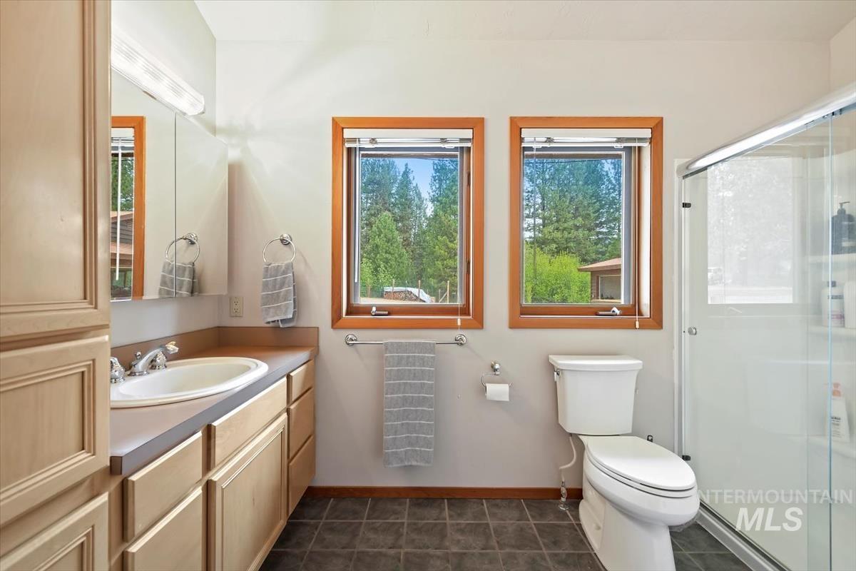 101 Scriver Woods Road, Garden Valley, Idaho 83622, 3 Bedrooms, 3.5 Bathrooms, Residential For Sale, Price $979,000,MLS 98909243
