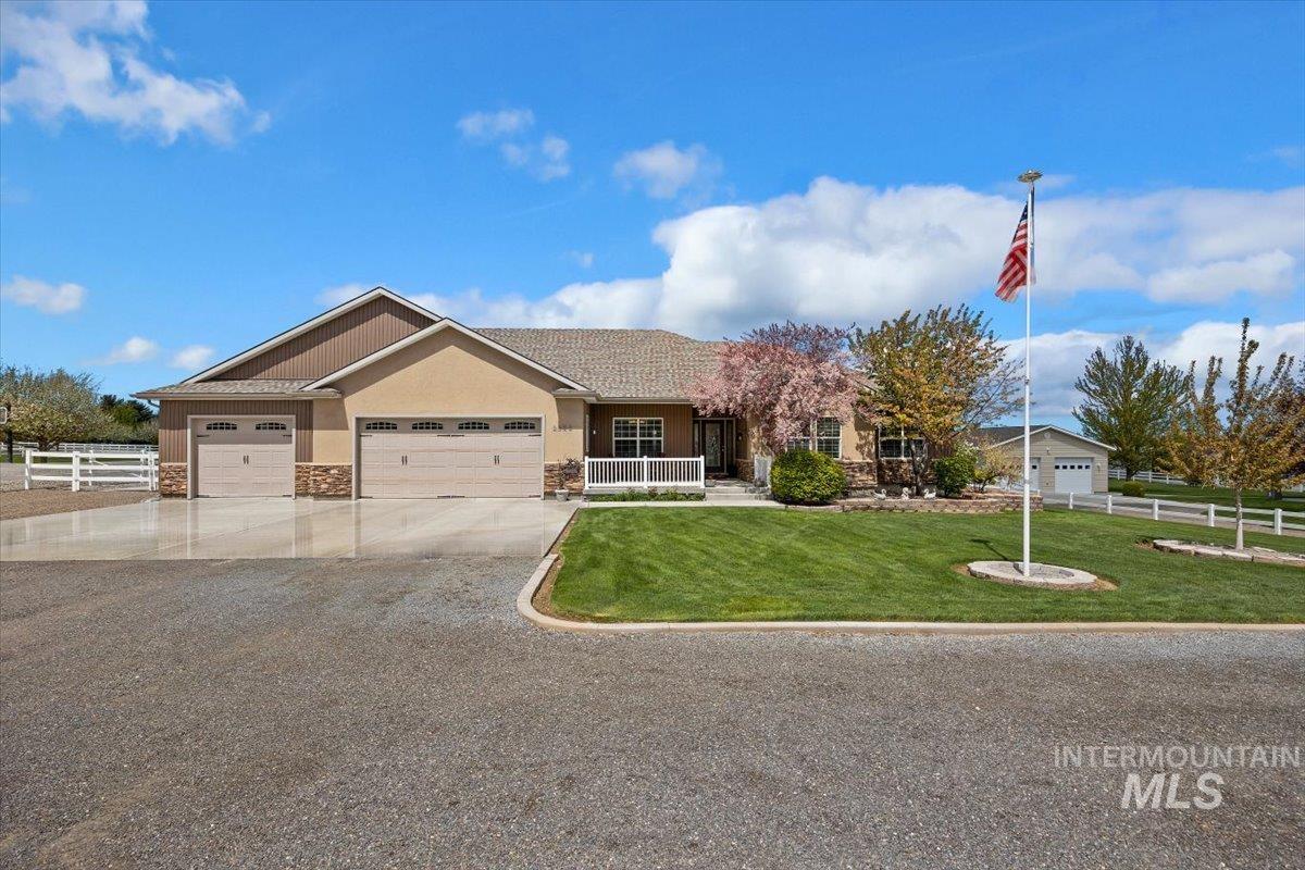 2524 E 3707 N, Twin Falls, Idaho 83301, 3 Bedrooms, 2 Bathrooms, Residential For Sale, Price $660,000,MLS 98909310