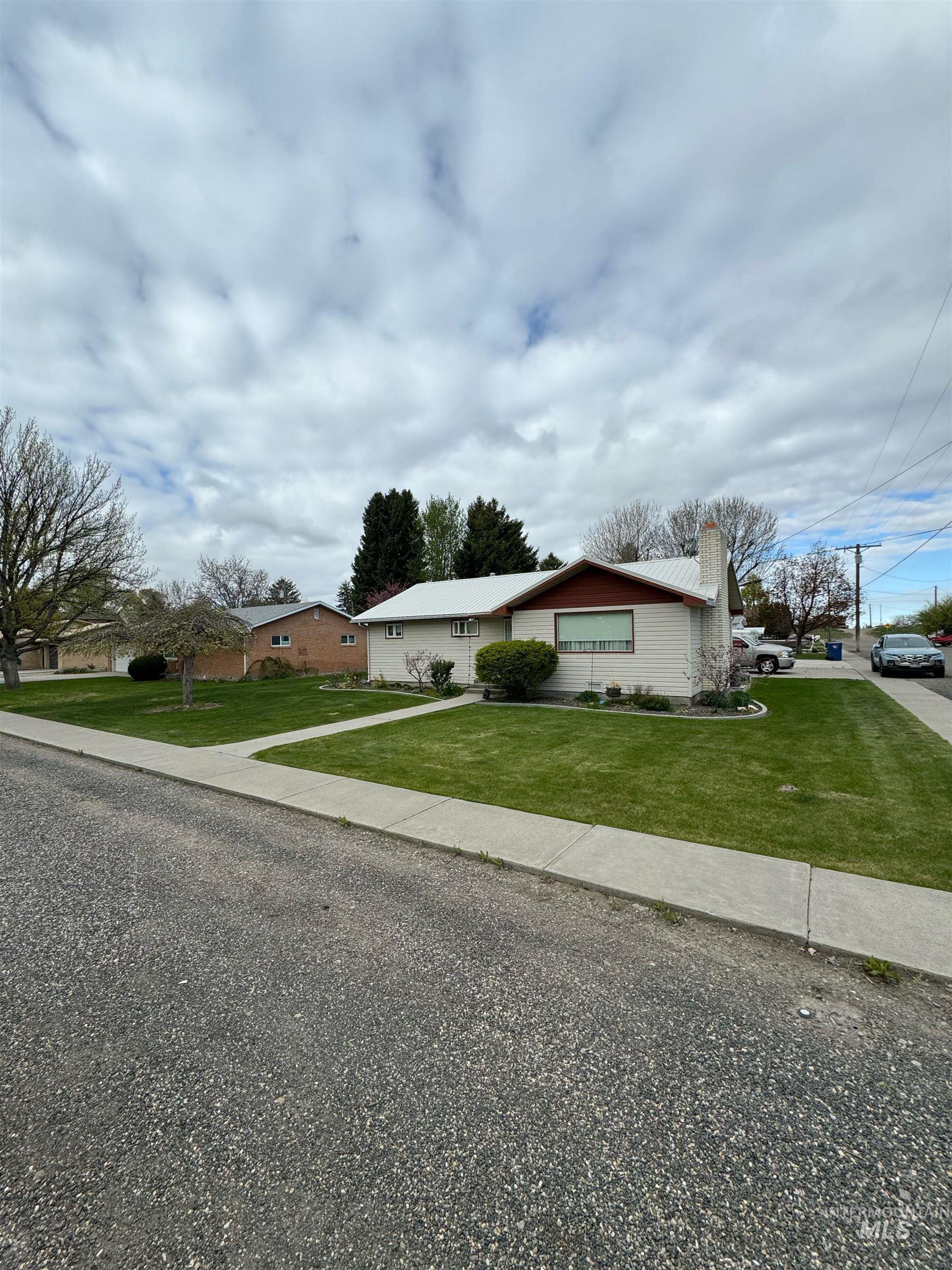 1023 J Street, Rupert, Idaho 83350, 3 Bedrooms, 1.5 Bathrooms, Residential For Sale, Price $255,000,MLS 98909357