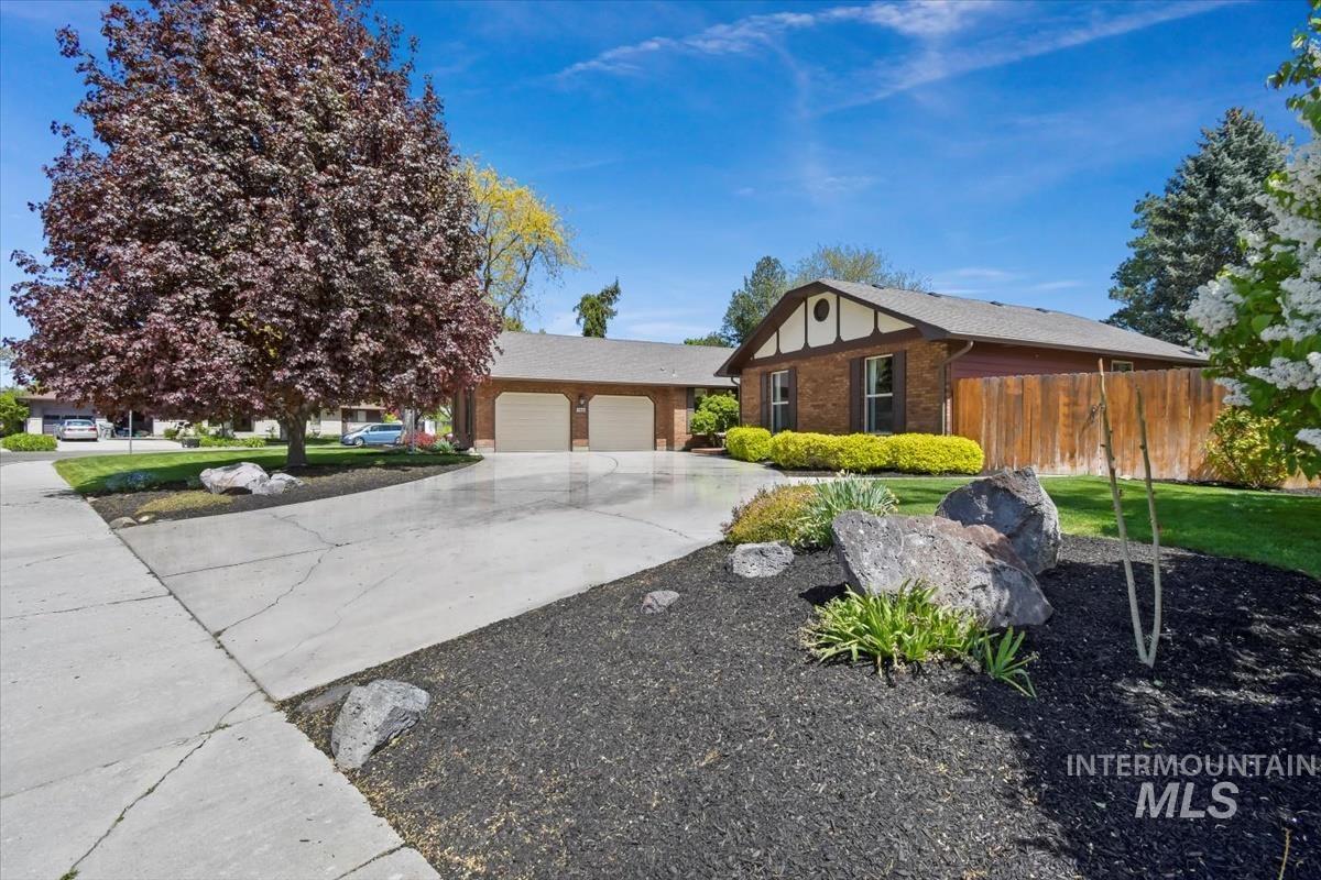 1272 S. Tanager, Boise, Idaho 83709, 4 Bedrooms, 3.5 Bathrooms, Residential For Sale, Price $554,900,MLS 98909421