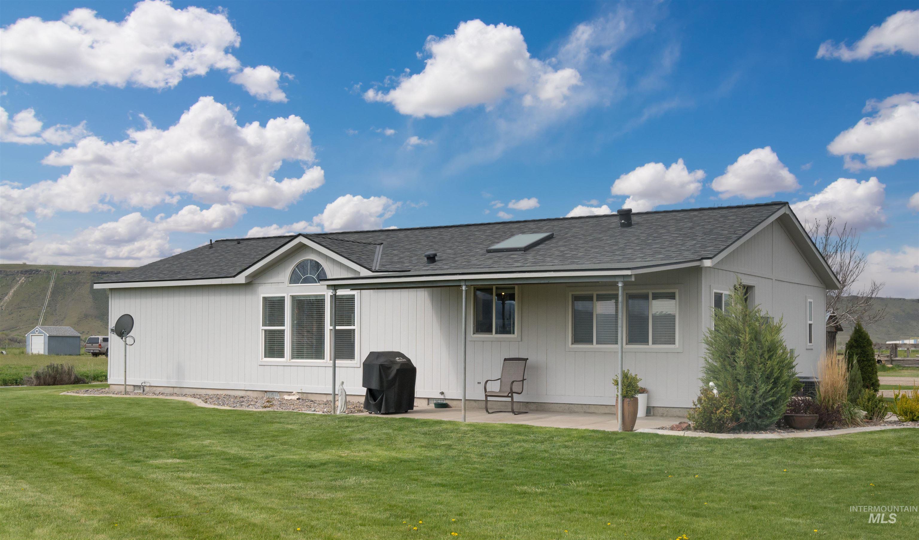 1662 S Thacker Rd, Hammett, Idaho 83627-0000, 3 Bedrooms, 2 Bathrooms, Residential For Sale, Price $624,500,MLS 98909530