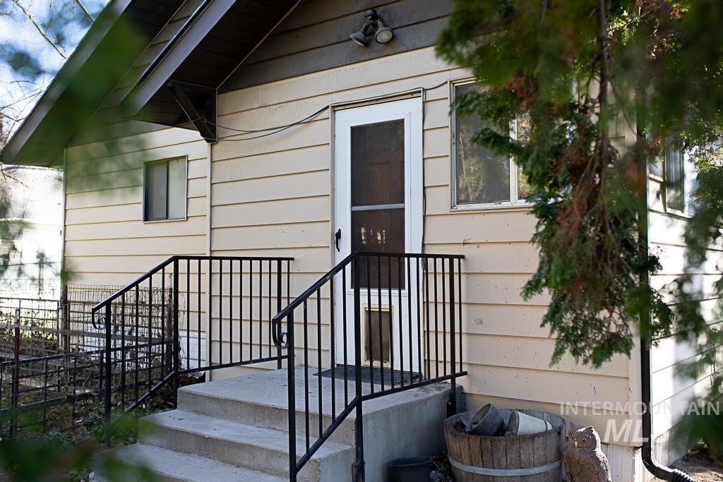 1202 Arthur St, Caldwell, Idaho 83605-3826, 2 Bedrooms, 1 Bathroom, Residential For Sale, Price $260,000,MLS 98909560