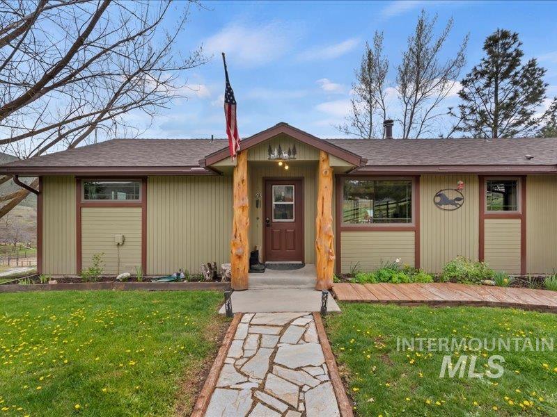 33 Mores Creek Circle, Boise, Idaho 83716, 3 Bedrooms, 2 Bathrooms, Residential For Sale, Price $699,900,MLS 98909620