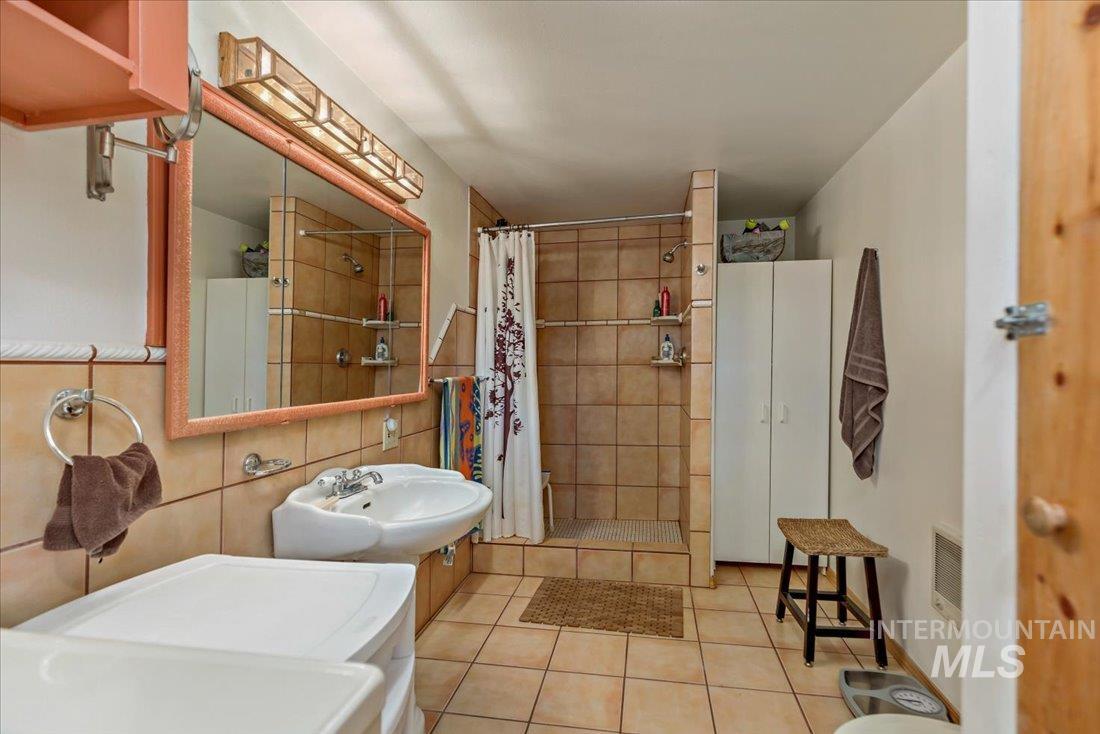9 Skid Rd, Boise, Idaho 83716, 4 Bedrooms, 2.5 Bathrooms, Residential For Sale, Price $799,000,MLS 98909843