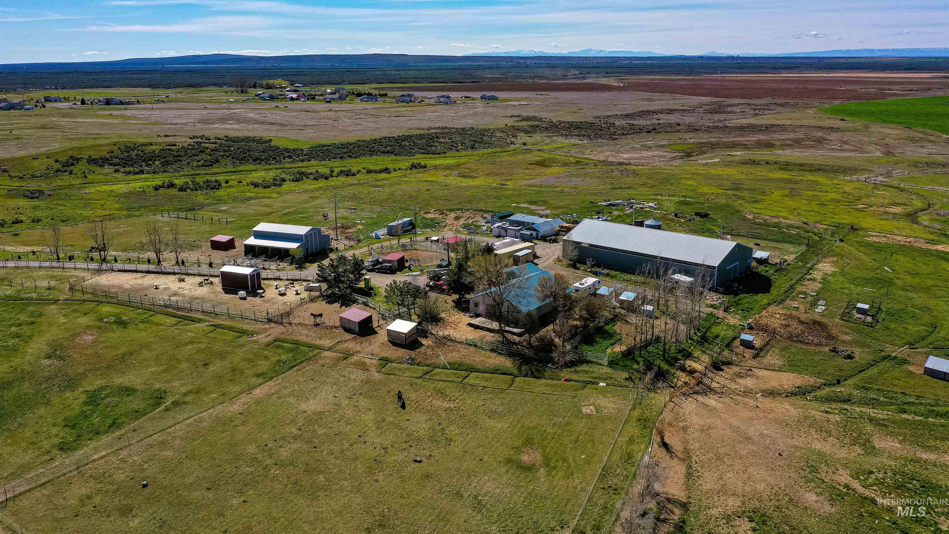 215 E 520 N, Shoshone, Idaho 83352-5213, 3 Bedrooms, 2 Bathrooms, Farm & Ranch For Sale, Price $849,000,MLS 98909906