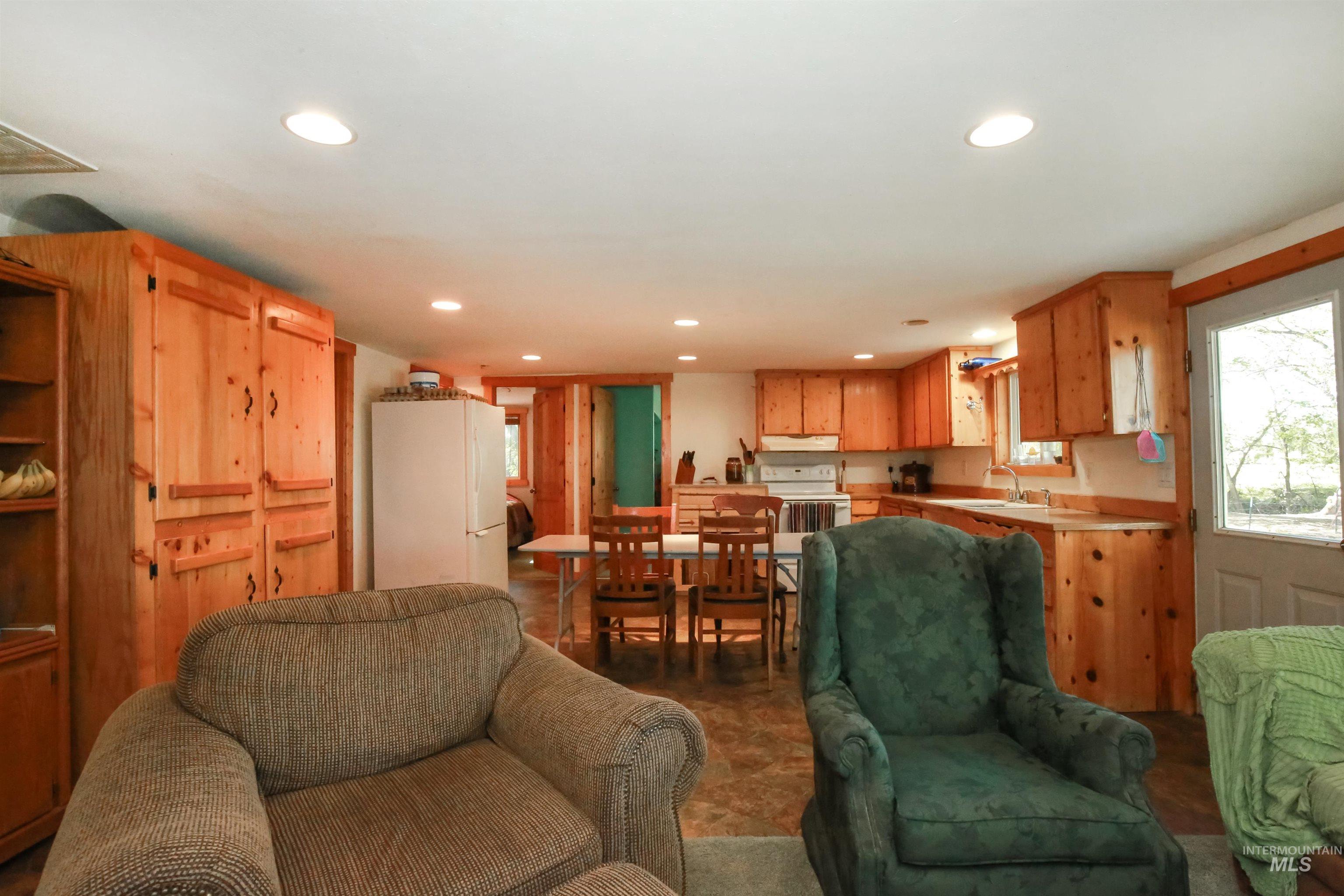 2010 US Highway 20, Vale, Oregon 97918, 4 Bedrooms, 2 Bathrooms, Farm & Ranch For Sale, Price $875,000, 98910085