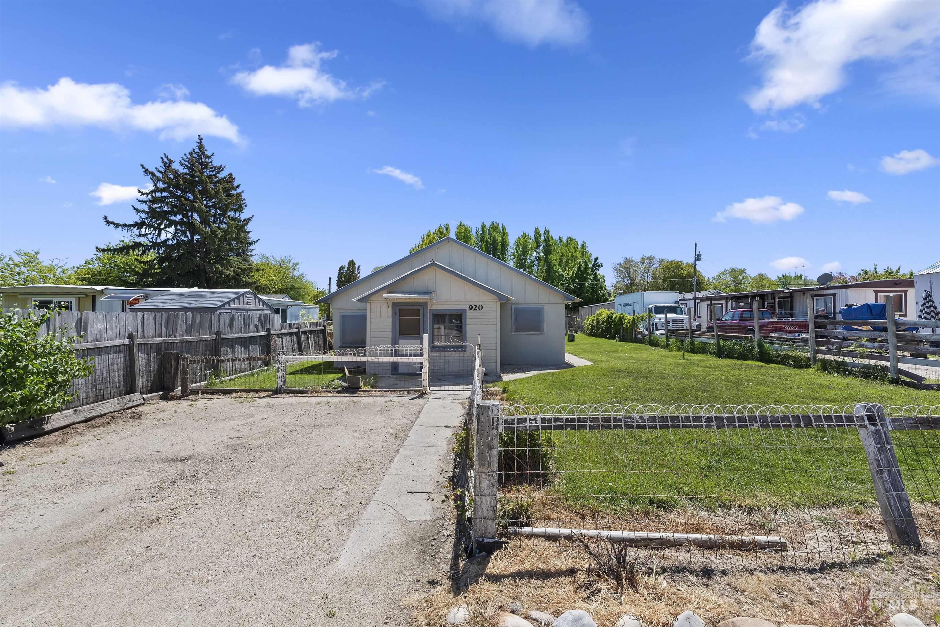 920 4th Ave, Nampa, Idaho 83687, 2 Bedrooms, 1 Bathroom, Residential For Sale, Price $200,000,MLS 98910099
