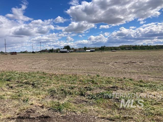 5517 95 Spur Highway, Ontario, Oregon 97914, 3 Bedrooms, 2 Bathrooms, Residential For Sale, Price $335,000, 98910197