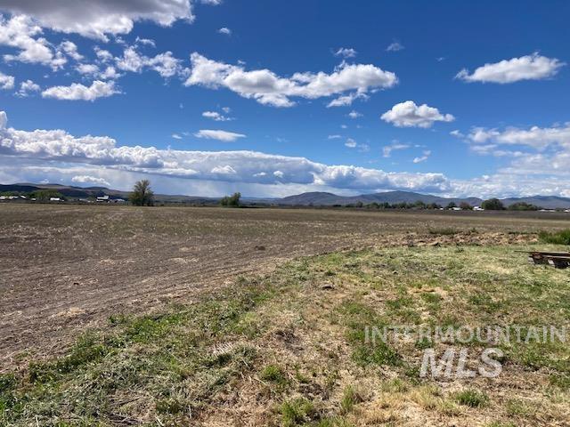 5517 95 Spur Highway, Ontario, Oregon 97914, 3 Bedrooms, 2 Bathrooms, Residential For Sale, Price $335,000, 98910197