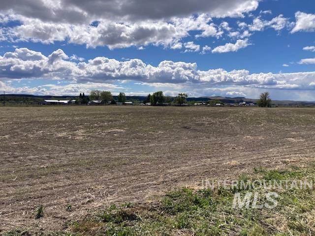 5517 95 Spur Highway, Ontario, Oregon 97914, 3 Bedrooms, 2 Bathrooms, Residential For Sale, Price $335,000, 98910197
