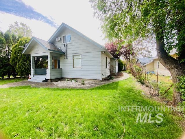 1208 15th Ave, Lewiston, Idaho 83501, 4 Bedrooms, 1 Bathroom, Residential Income For Sale, Price $363,000,MLS 98910216