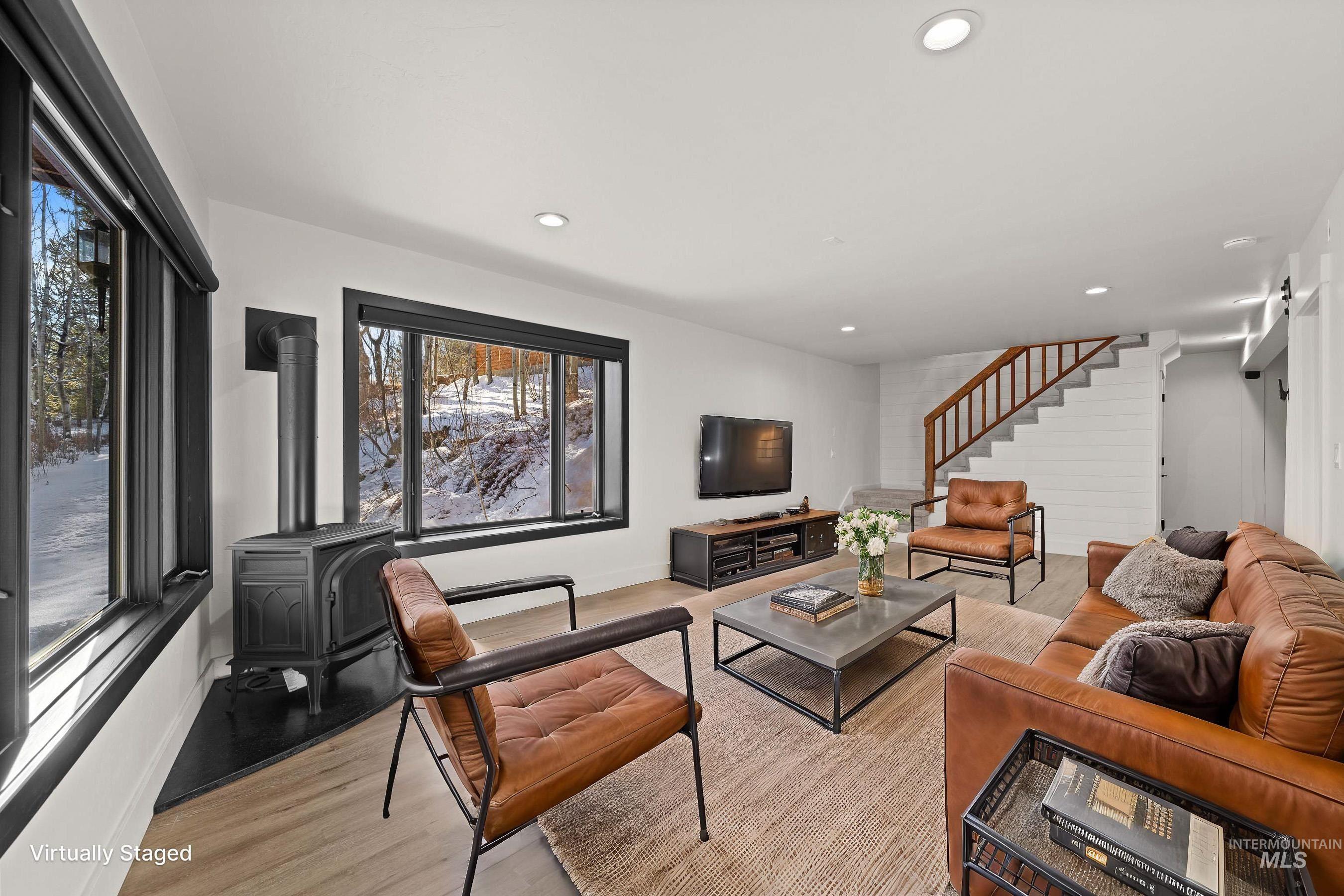 14020 Comfort Road, McCall, Idaho 83638, 3 Bedrooms, 2 Bathrooms, Residential For Sale, Price $1,249,000, 98910221