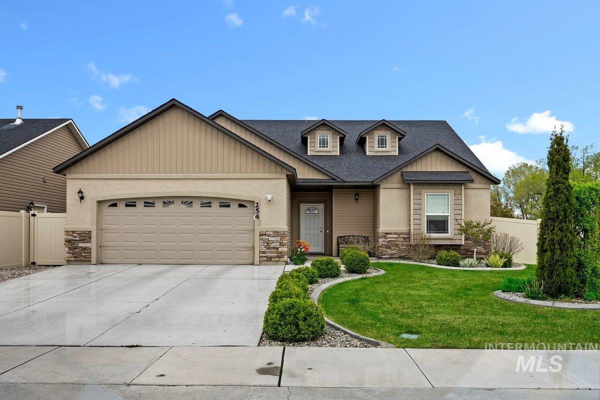 254 Benno, Twin Falls, Idaho 83301, 3 Bedrooms, 2 Bathrooms, Residential For Sale, Price $360,000,MLS 98910247